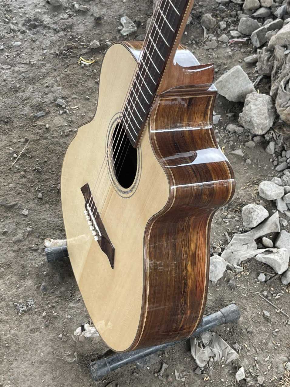 GUITAR ACOUSTIC GỖ BRAZILIAN ROSEWOOD DÁNG A KHUYẾT VÁT TAY