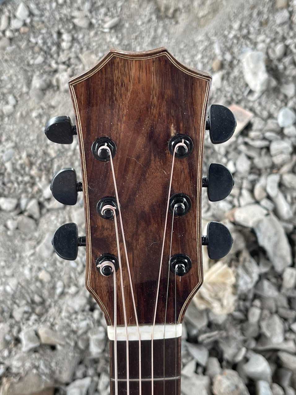 GUITAR ACOUSTIC GỖ BRAZILIAN ROSEWOOD DÁNG A KHUYẾT VÁT TAY