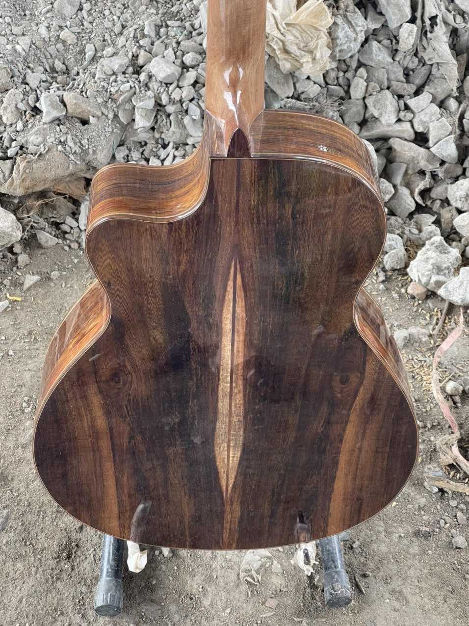 GUITAR ACOUSTIC GỖ BRAZILIAN ROSEWOOD DÁNG A KHUYẾT VÁT TAY