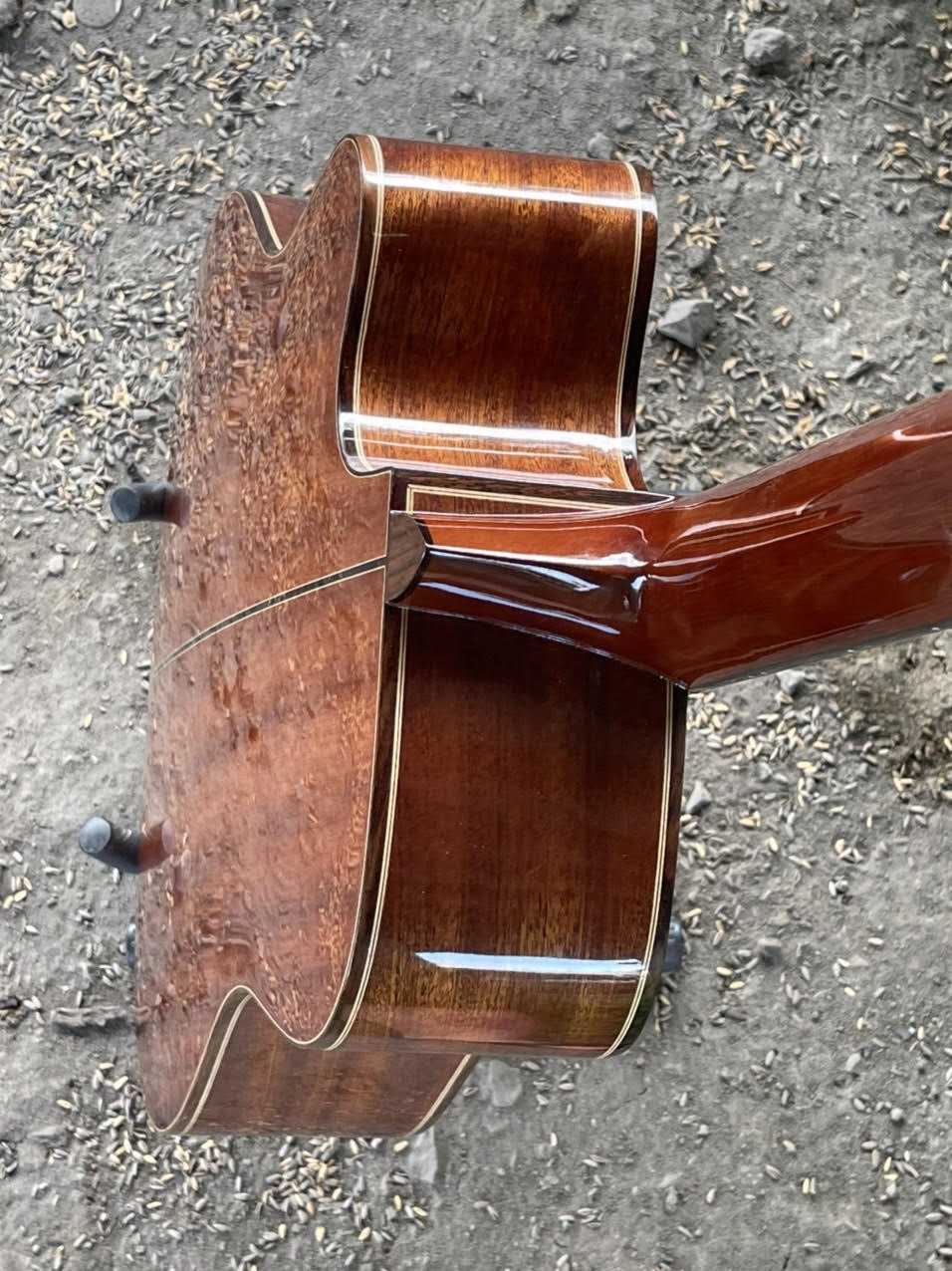 GUITAR ACOUSTIC GỖ MAHOGANY DÁNG D KHUYẾT