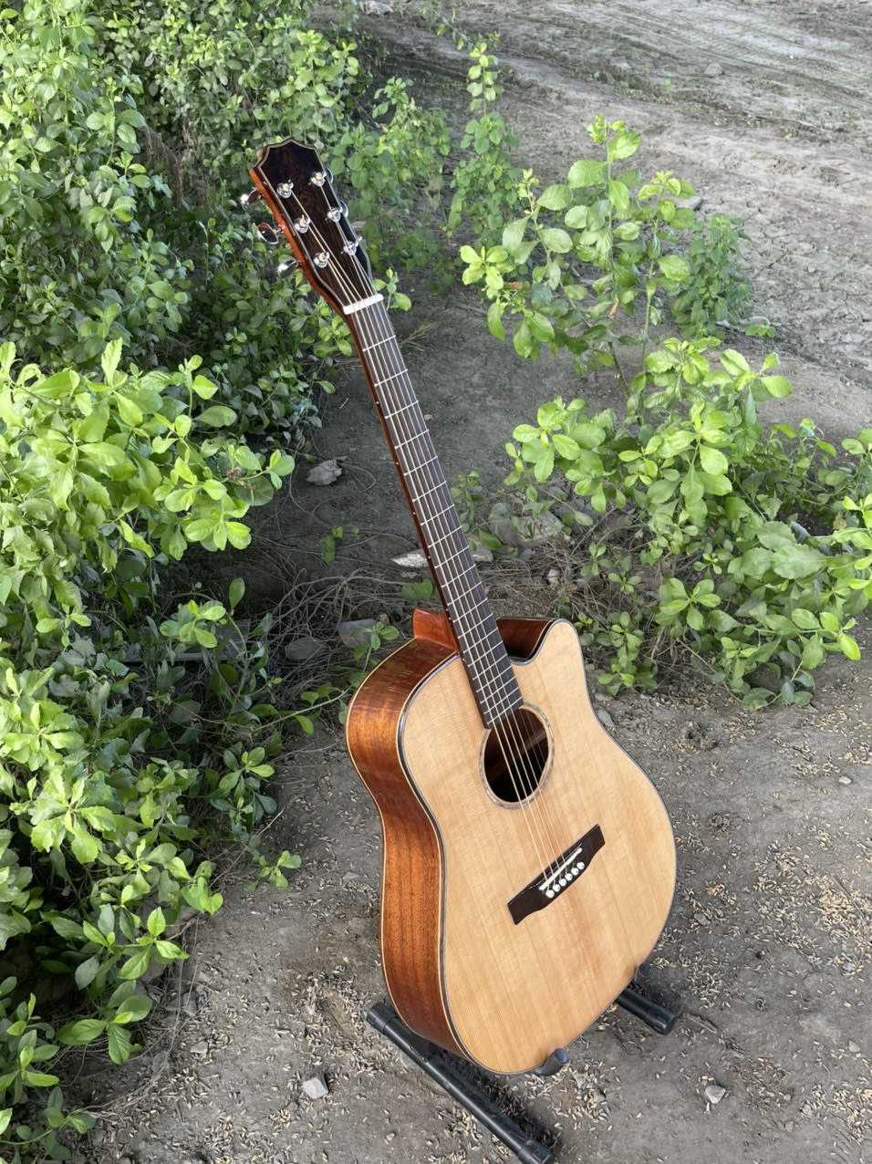 GUITAR ACOUSTIC GỖ MAHOGANY DÁNG D KHUYẾT