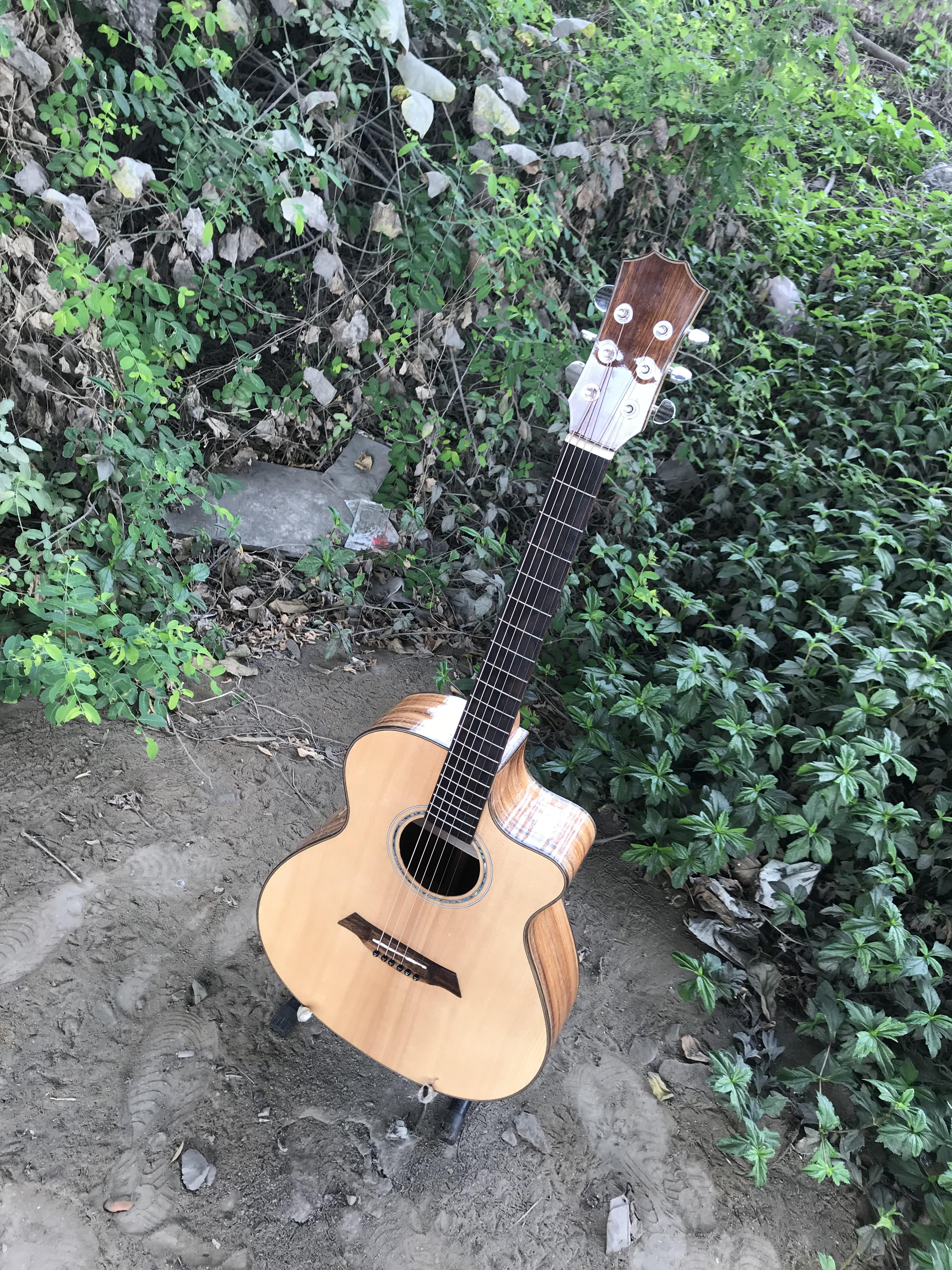 GUITAR ACOUSTIC DÁNG A KHUYẾT GỖ ĐIỆP VIP