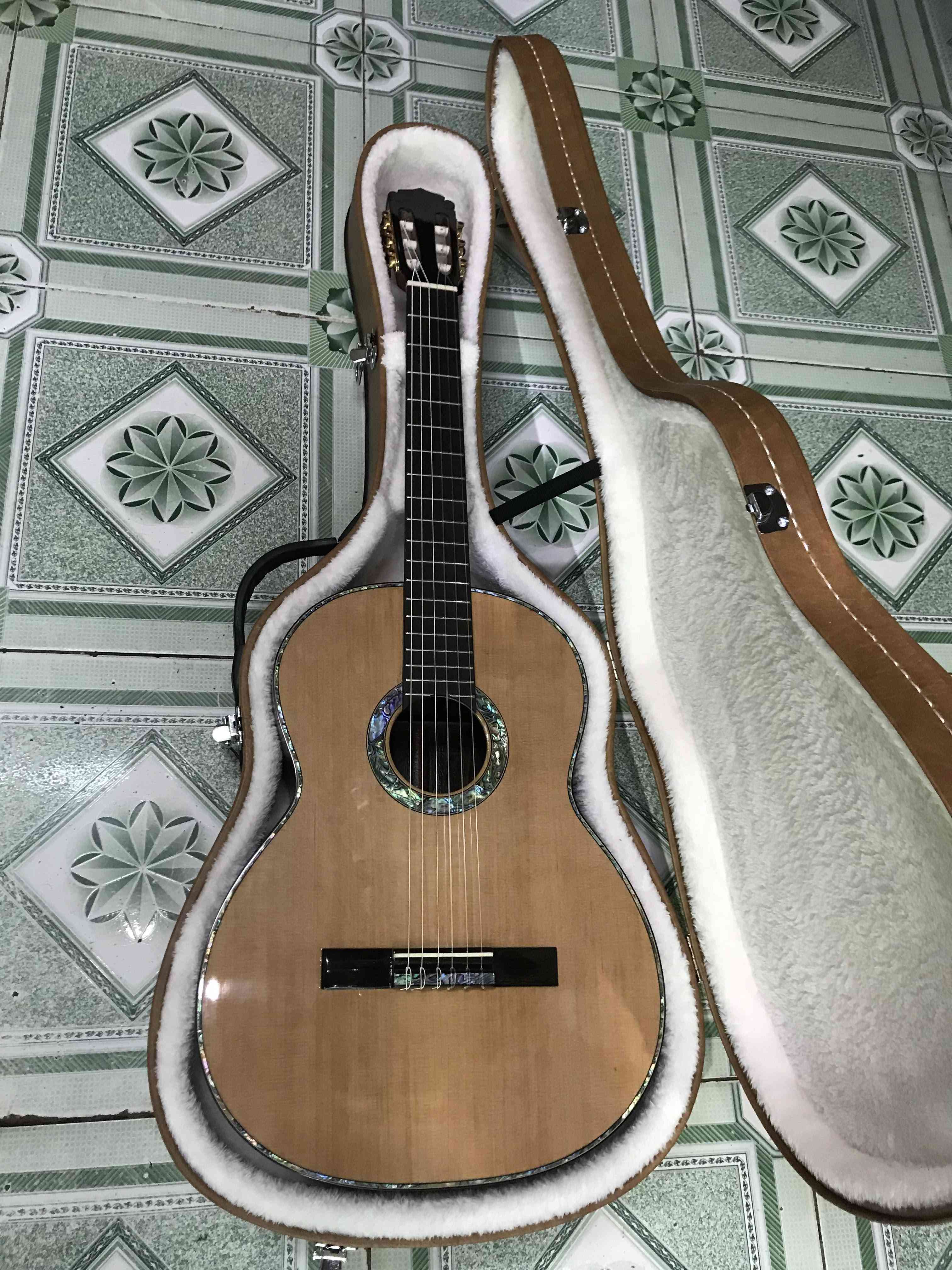 GUITAR CLASSIC TRÒN GỖ CẨM ẤN ĐỘ VÁT TAY TOP CEDAR