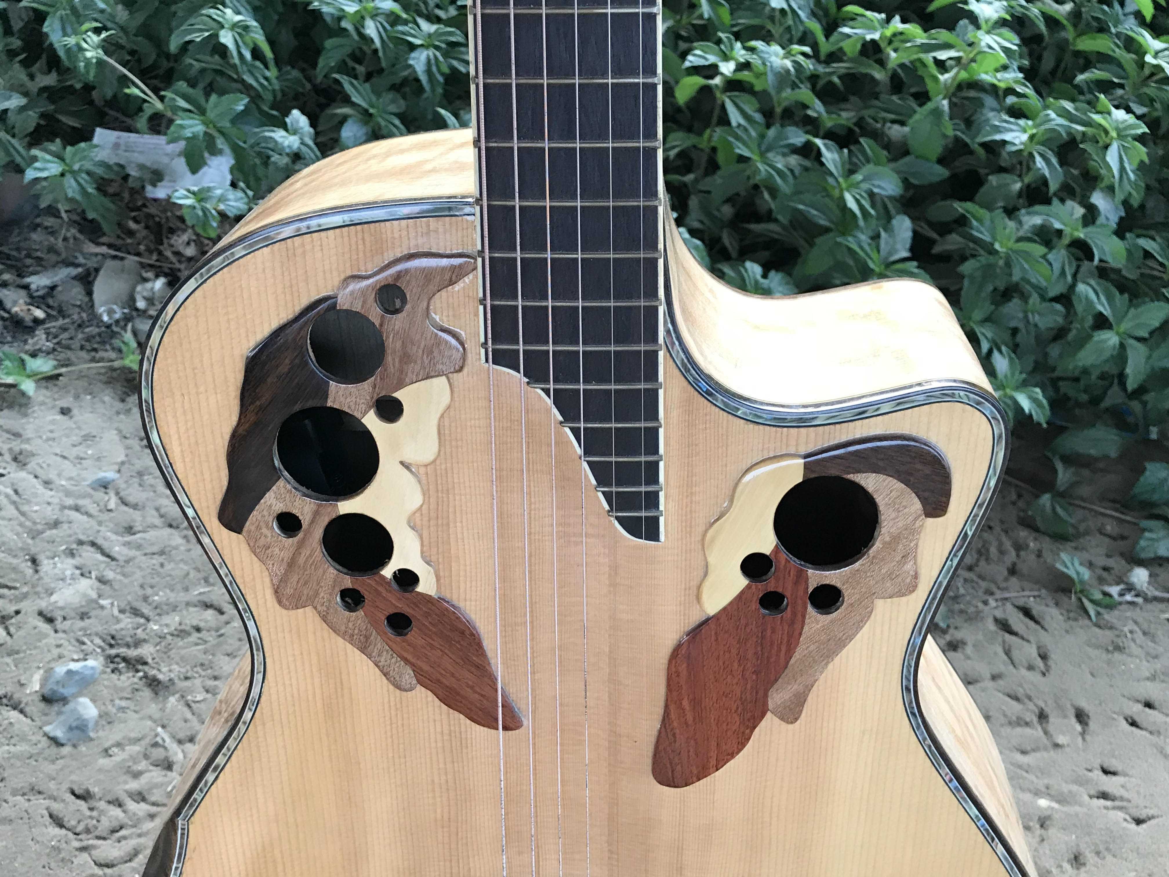 GUITAR ACOUSTIC OVANTION GỖ CÒNG CƯỜM DÁNG A KHUYẾT VÁT TAY