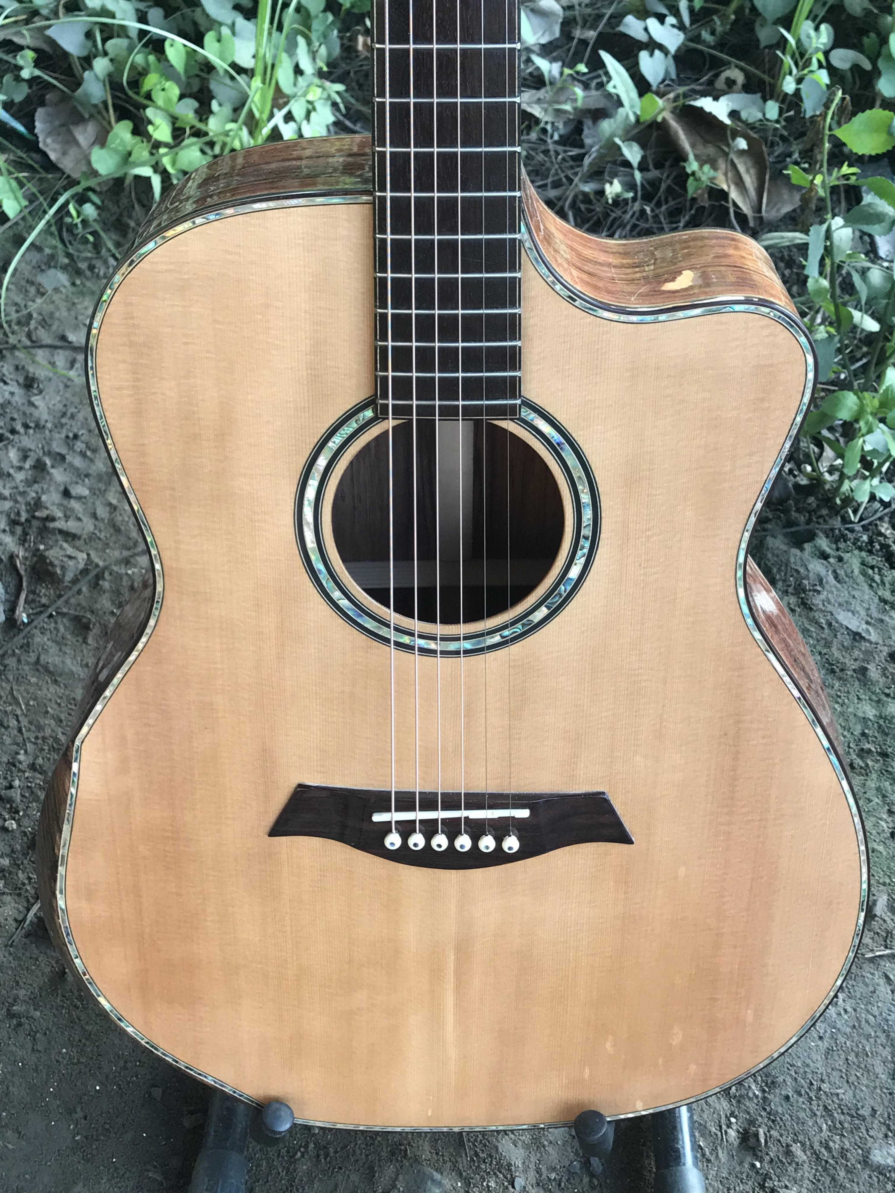 GUITAR ACOUSTIC GỖ ZINCOTE ĐỎ DÁNG A KHUYẾT CẨN XÀ CỪ