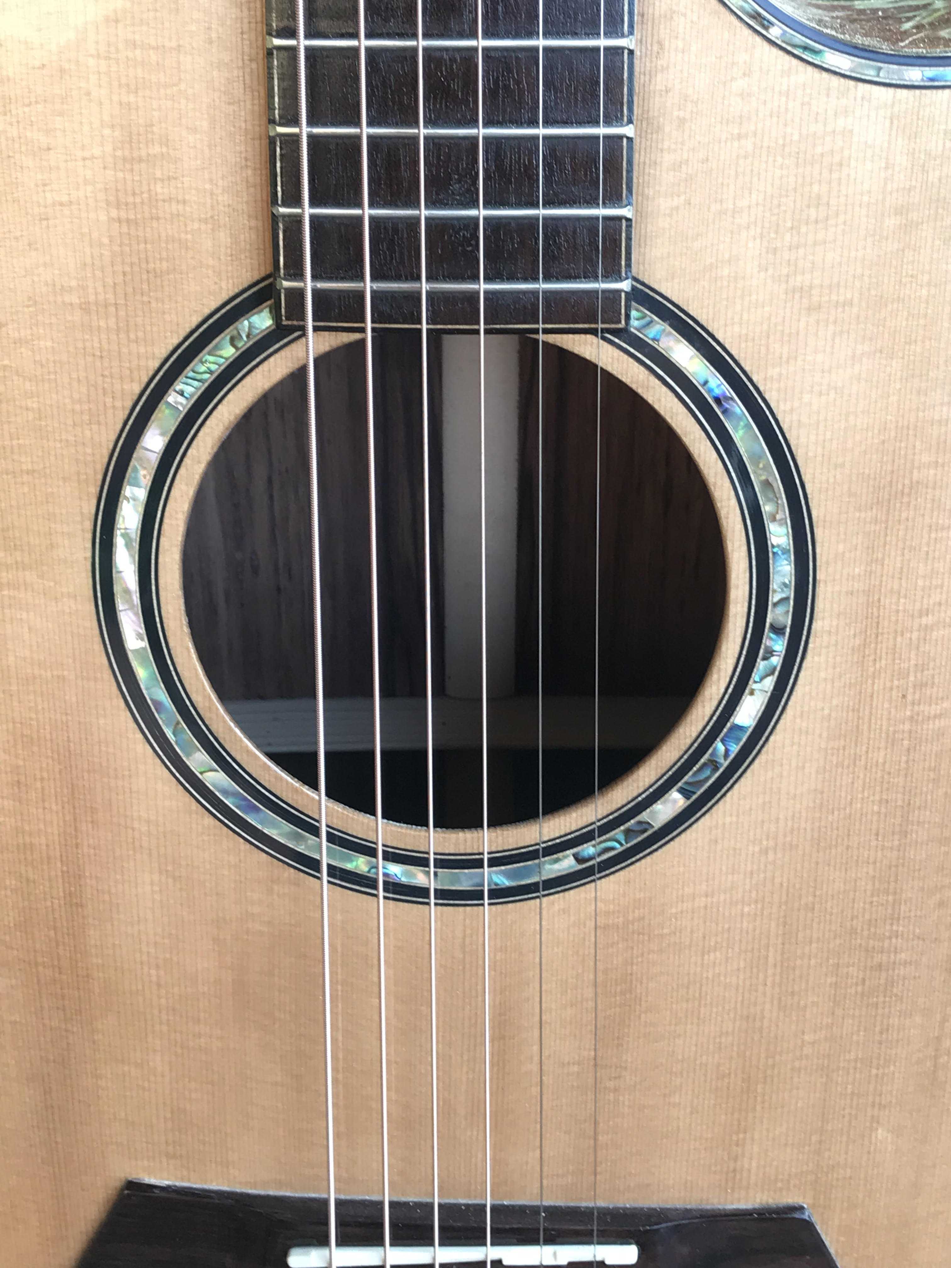 GUITAR ACOUSTIC GỖ ZINCOTE ĐỎ DÁNG A KHUYẾT CẨN XÀ CỪ