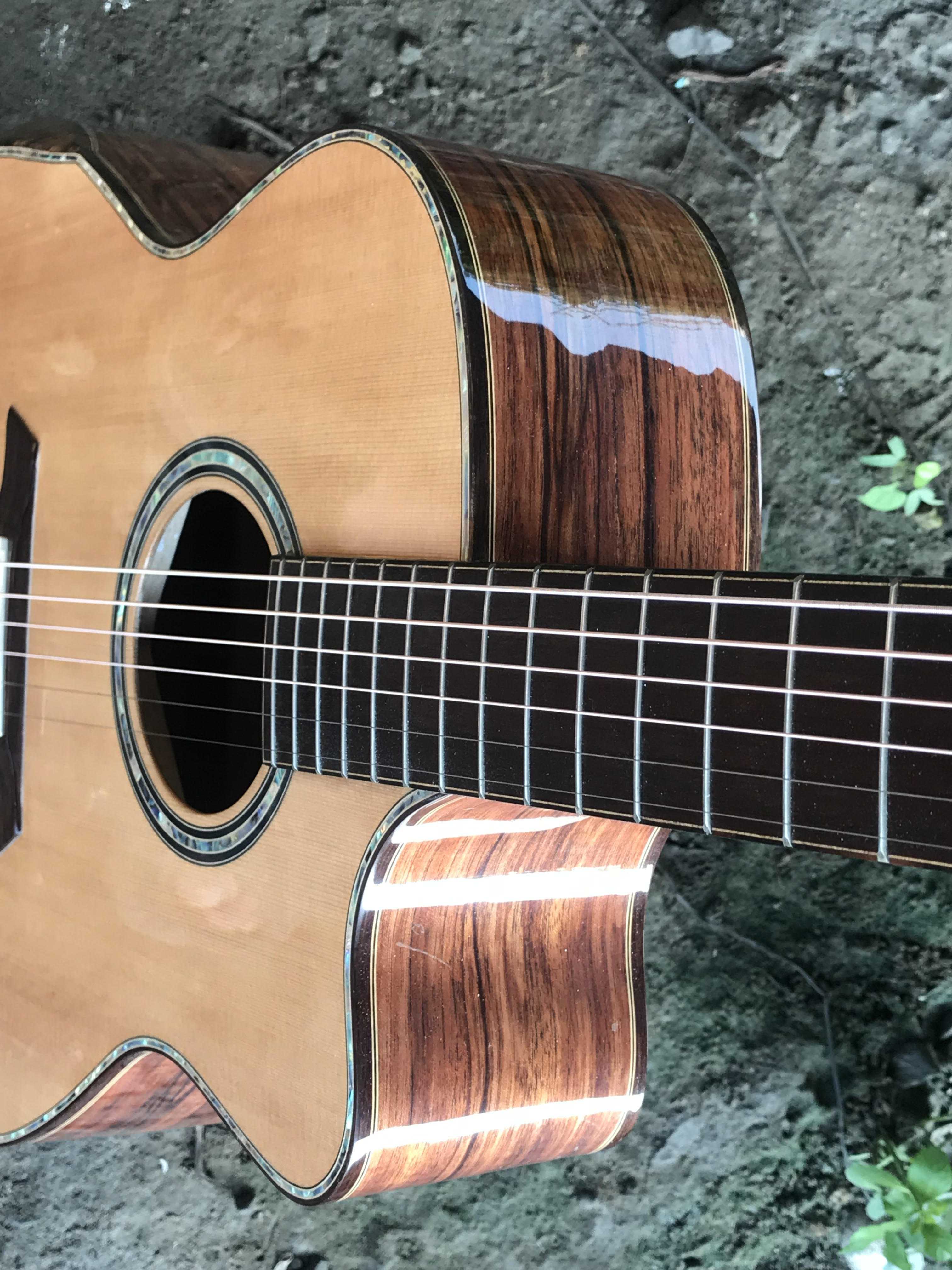 GUITAR ACOUSTIC GỖ ZINCOTE ĐỎ DÁNG A KHUYẾT CẨN XÀ CỪ