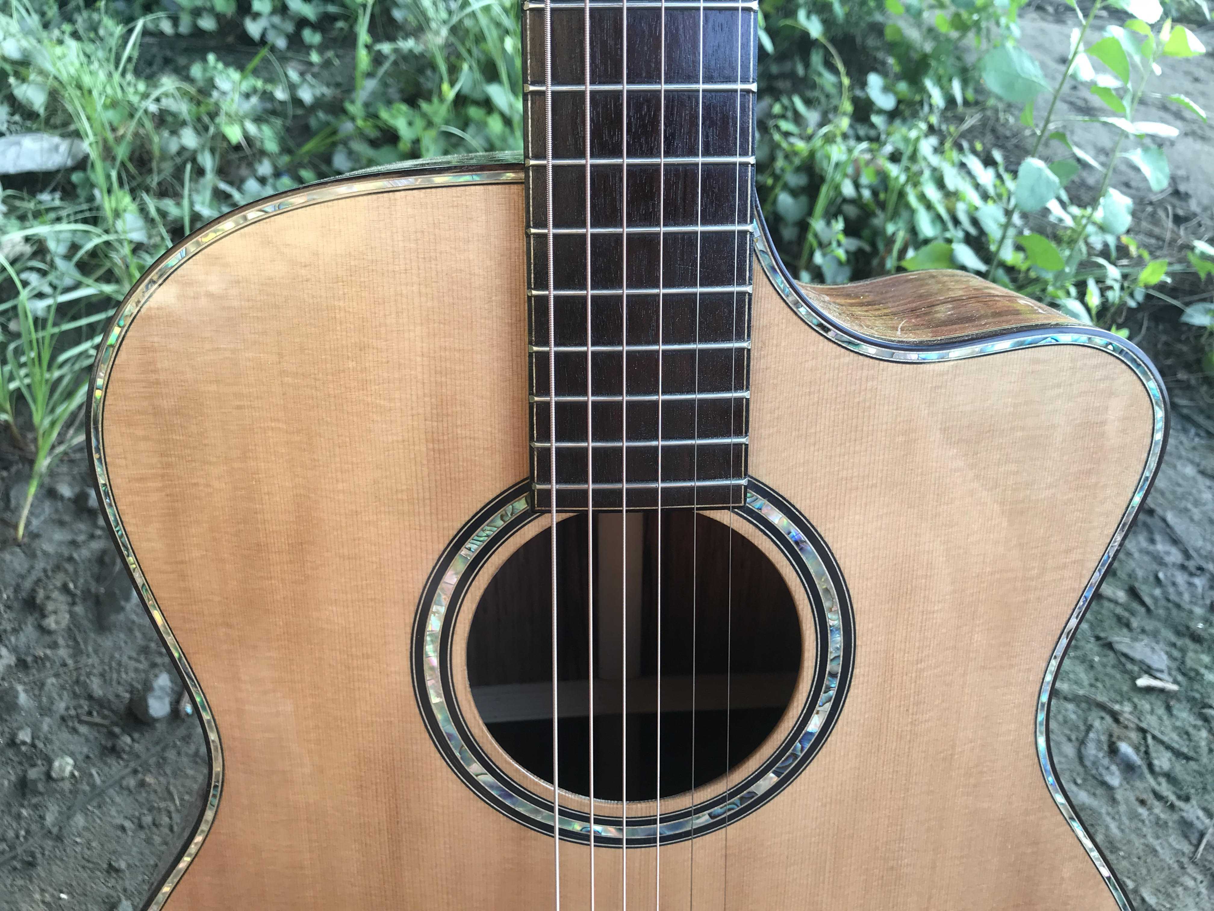 GUITAR ACOUSTIC GỖ ZINCOTE ĐỎ DÁNG A KHUYẾT CẨN XÀ CỪ