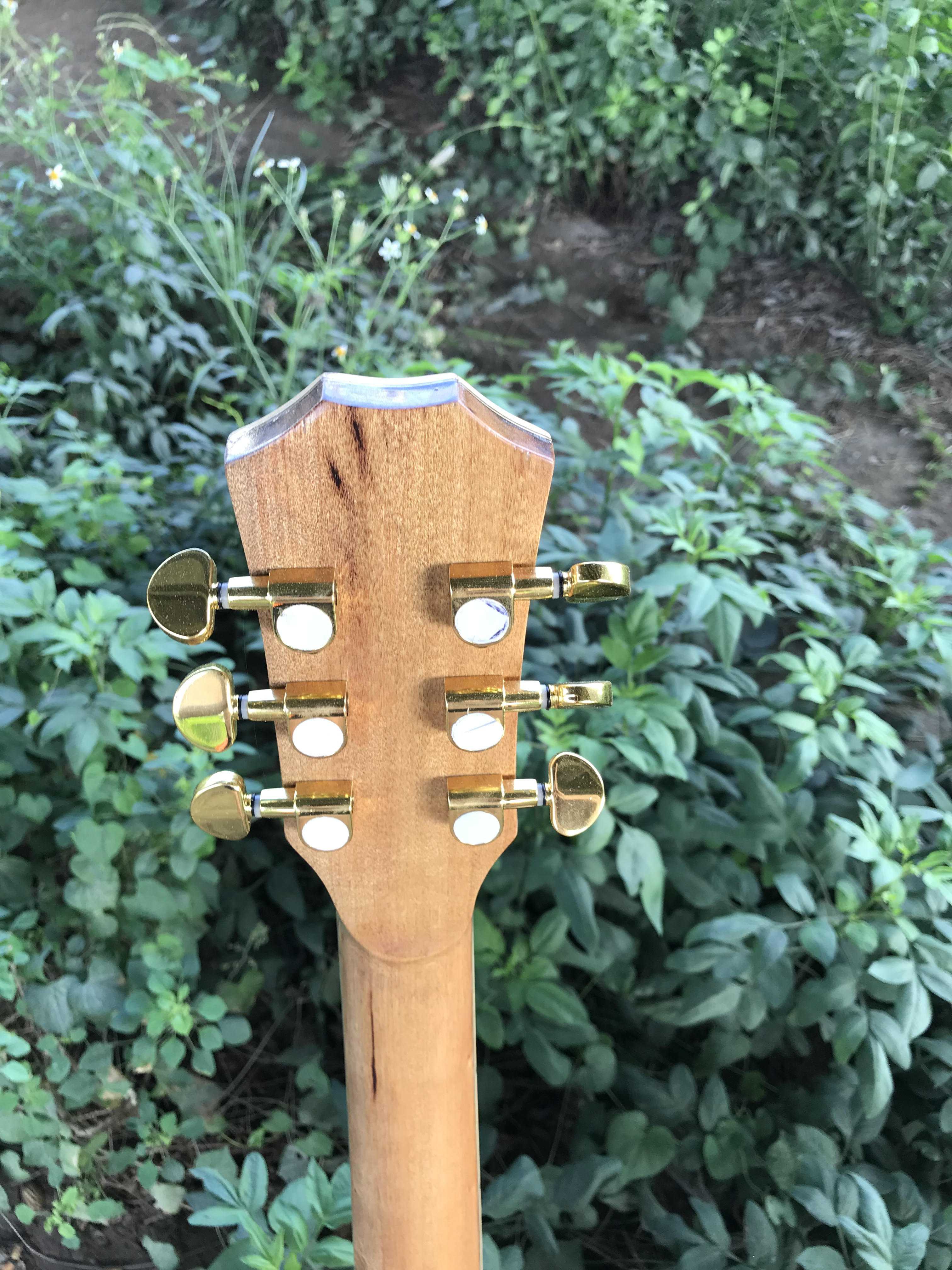 GUITAR ACOUSTIC GỖ OVANKOL DÁNG A KHUYẾT CẨN XÀ CỪ Thông số kỹ thuật: 