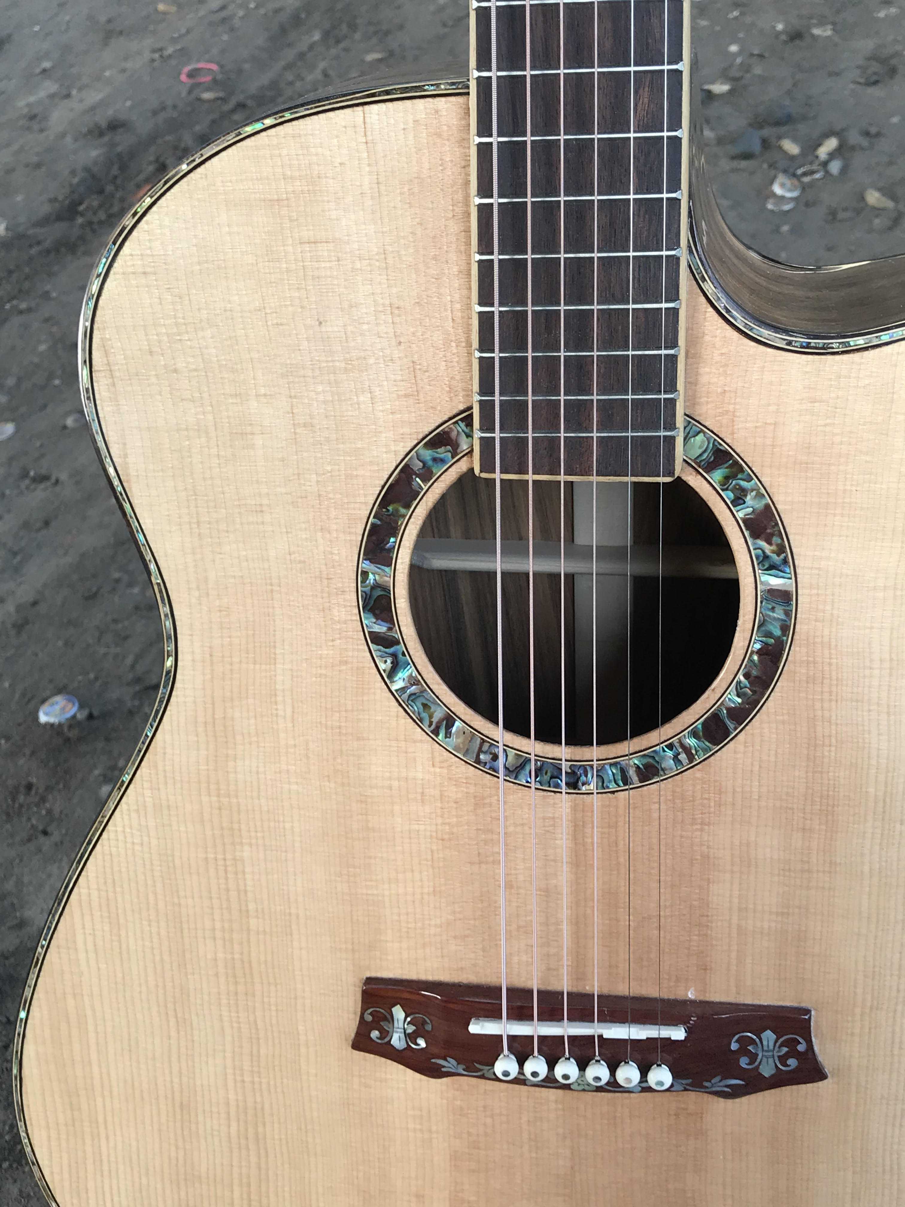 GUITAR ACOUSTIC GỖ OVANKOL DÁNG A KHUYẾT CẨN XÀ CỪ Thông số kỹ thuật: 