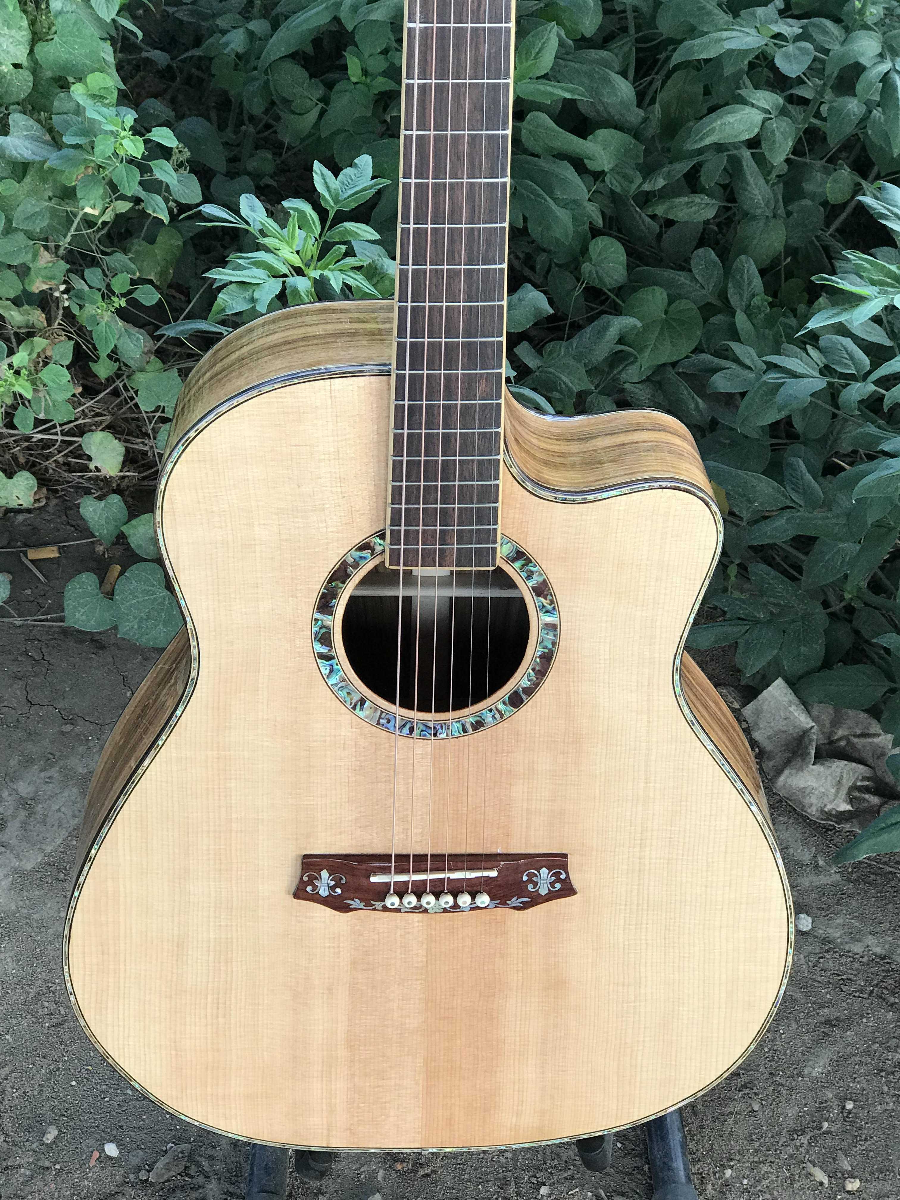 GUITAR ACOUSTIC GỖ OVANKOL DÁNG A KHUYẾT CẨN XÀ CỪ Thông số kỹ thuật: 