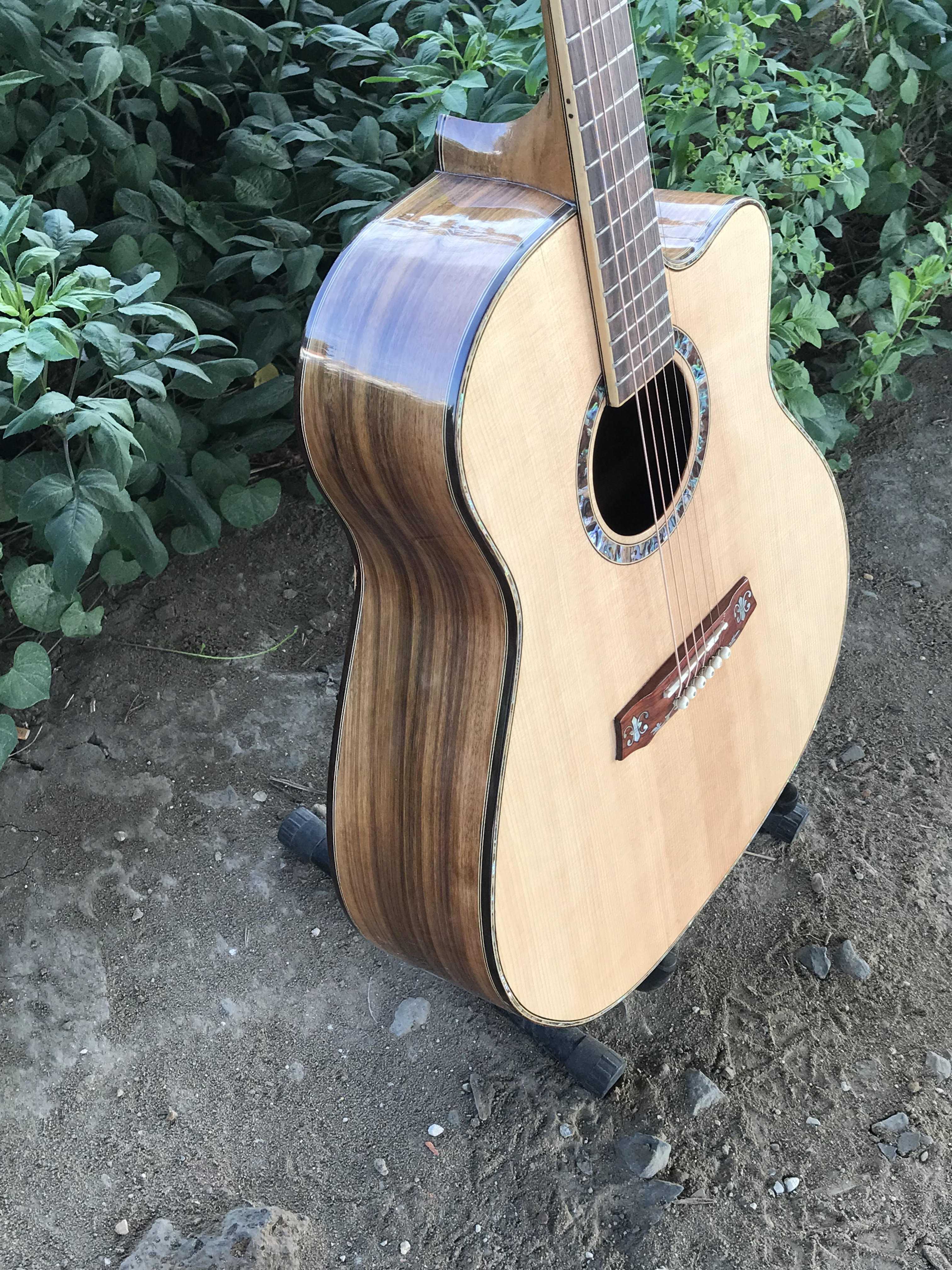 GUITAR ACOUSTIC GỖ OVANKOL DÁNG A KHUYẾT CẨN XÀ CỪ Thông số kỹ thuật: 