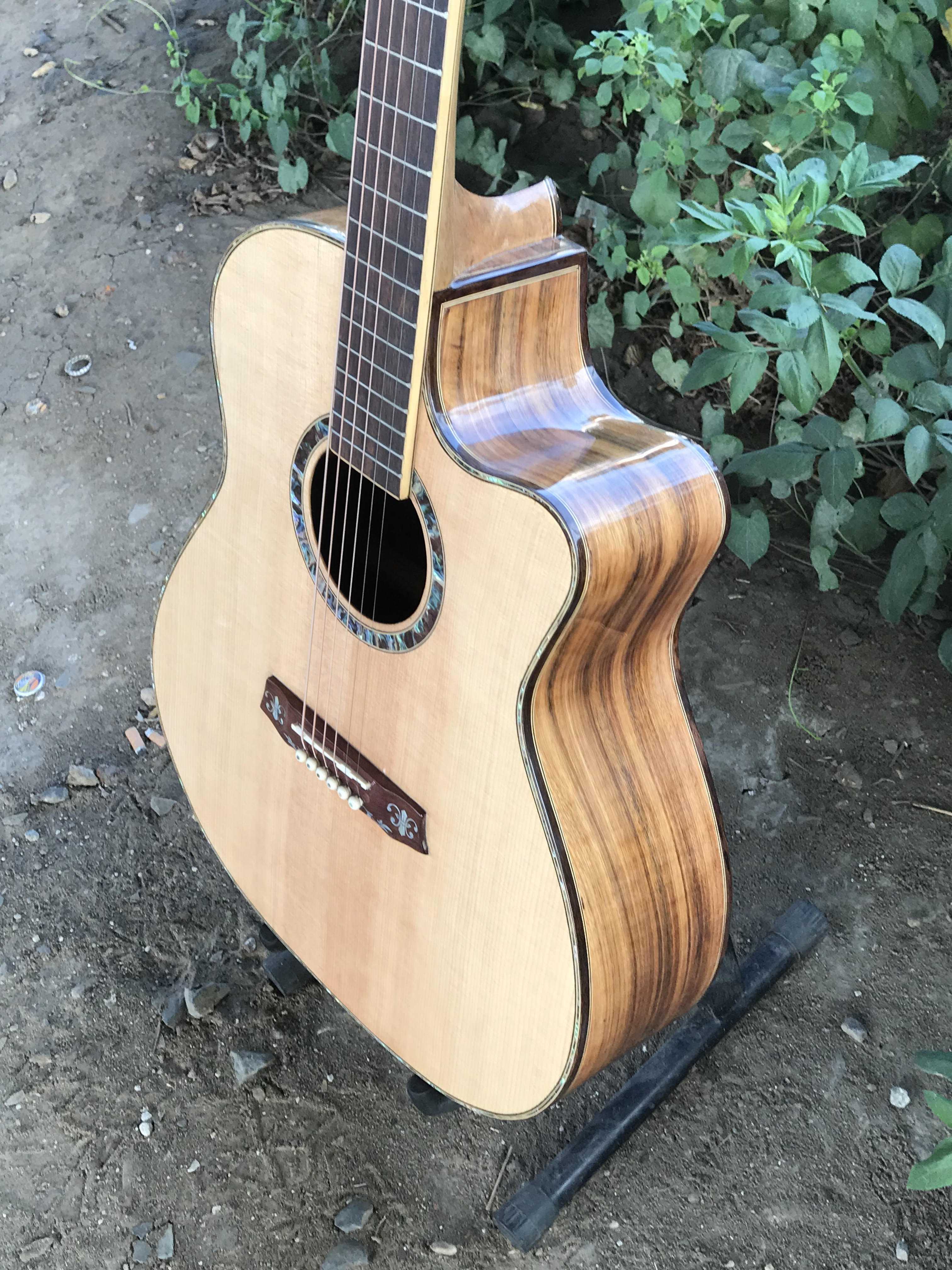 GUITAR ACOUSTIC GỖ OVANKOL DÁNG A KHUYẾT CẨN XÀ CỪ Thông số kỹ thuật: 