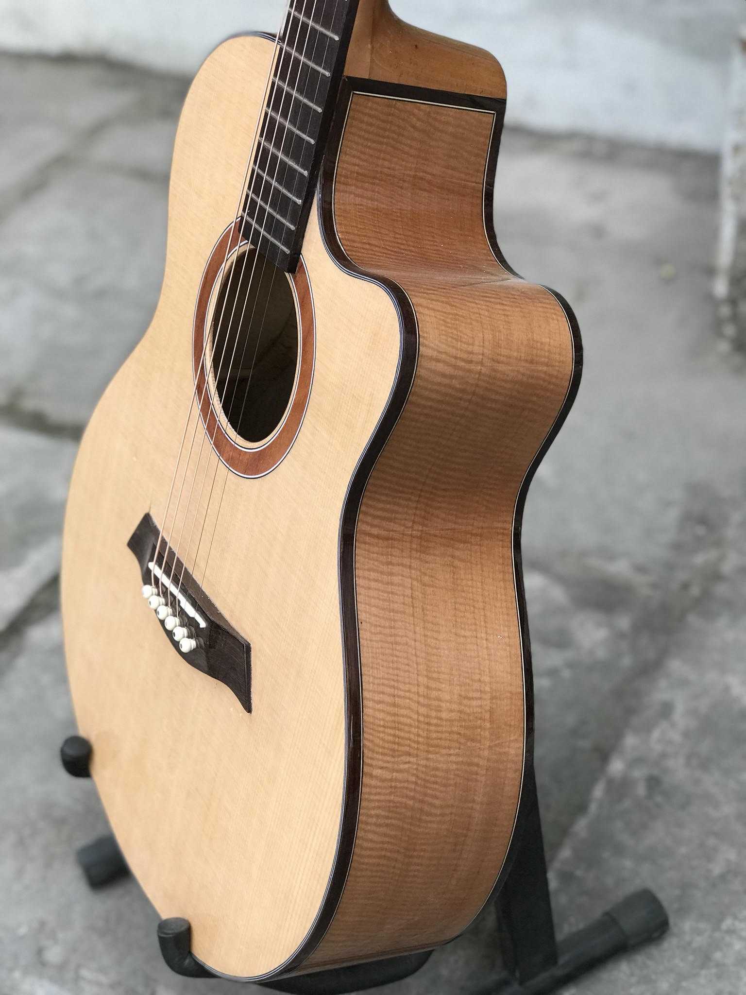 GUITAR ACOUSTIC GỖ MAPLE CƯỜM DÁNG A KHUYẾT