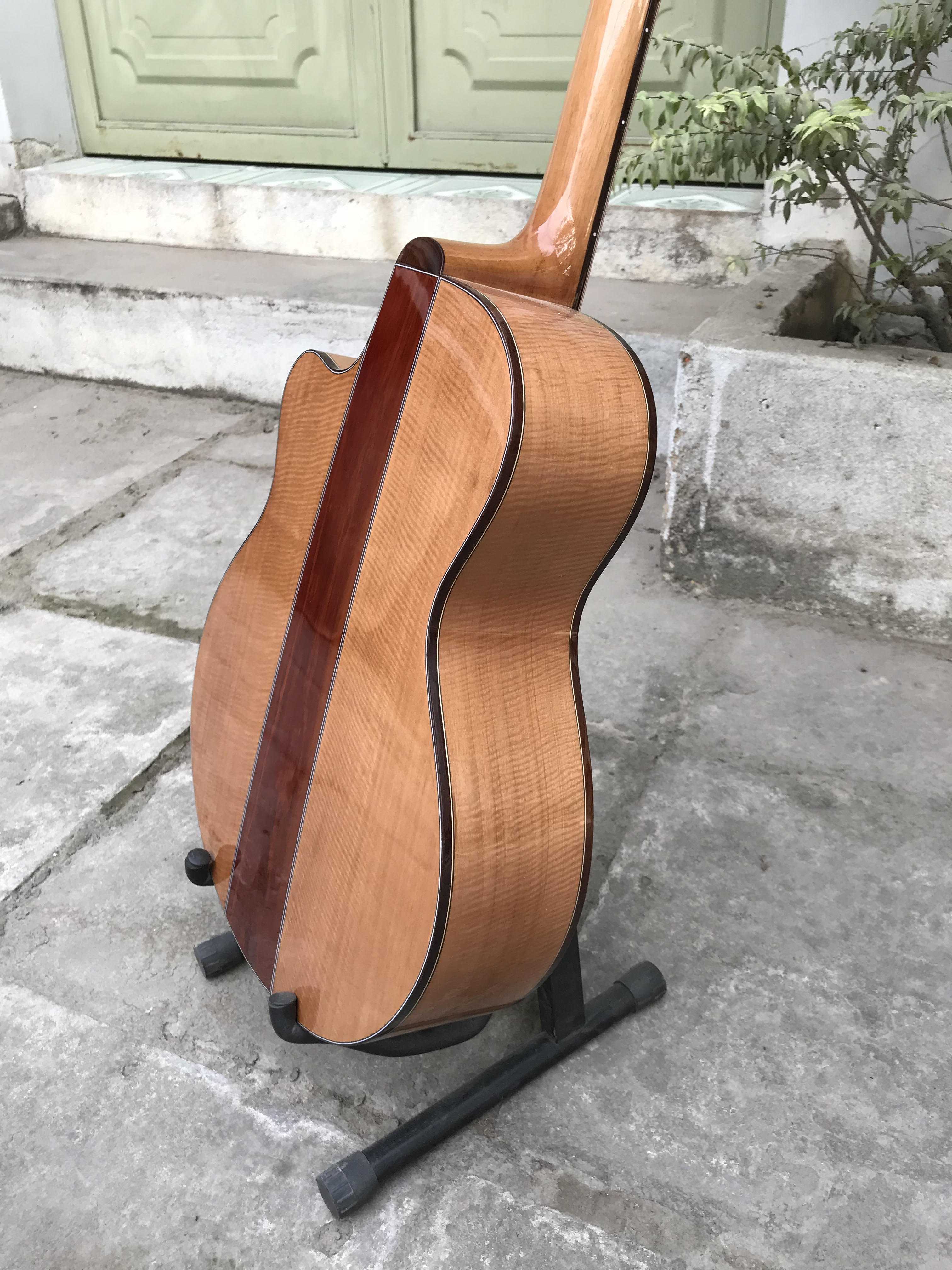 GUITAR ACOUSTIC GỖ MAPLE CƯỜM DÁNG A KHUYẾT