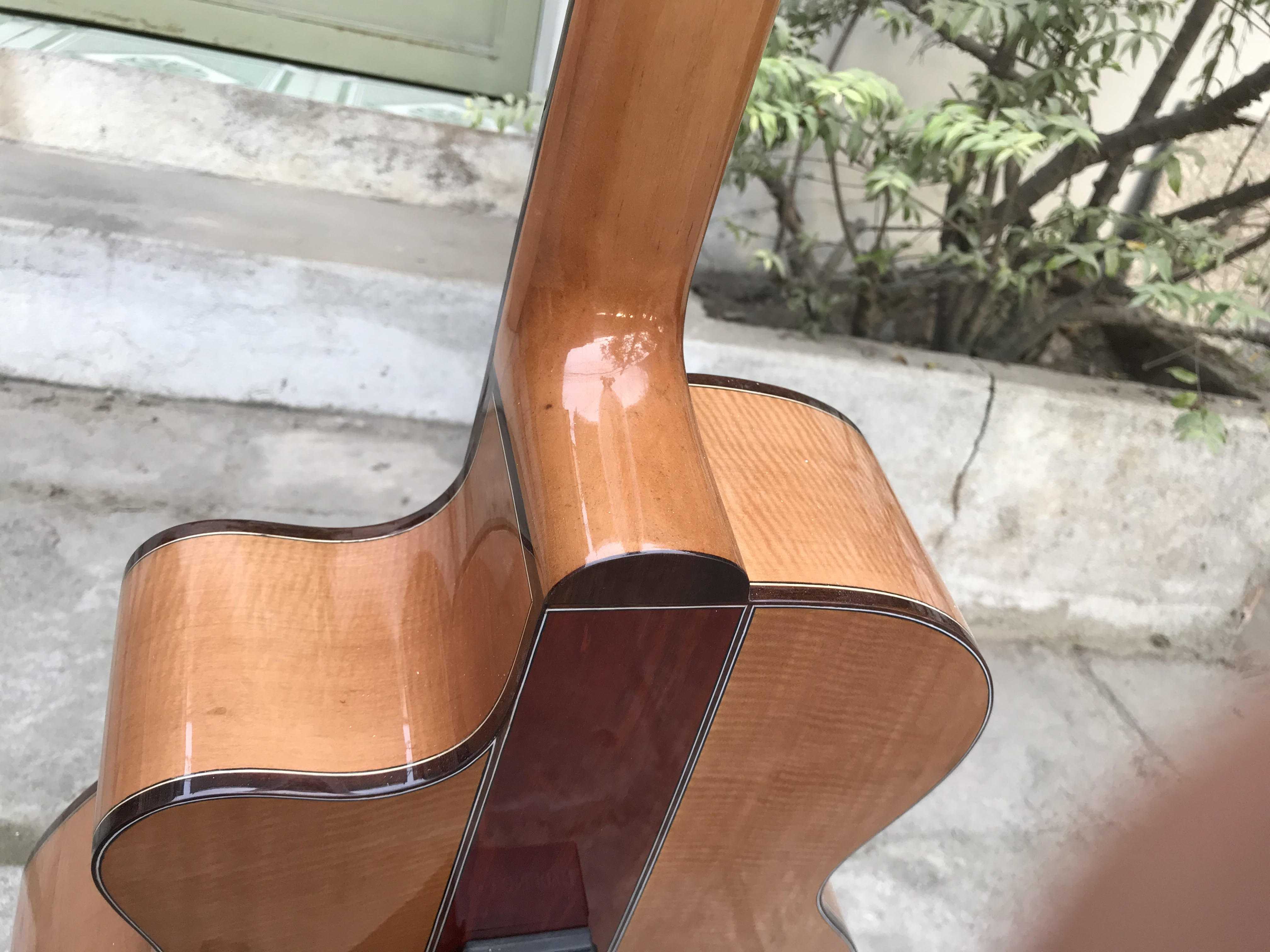 GUITAR ACOUSTIC GỖ MAPLE CƯỜM DÁNG A KHUYẾT