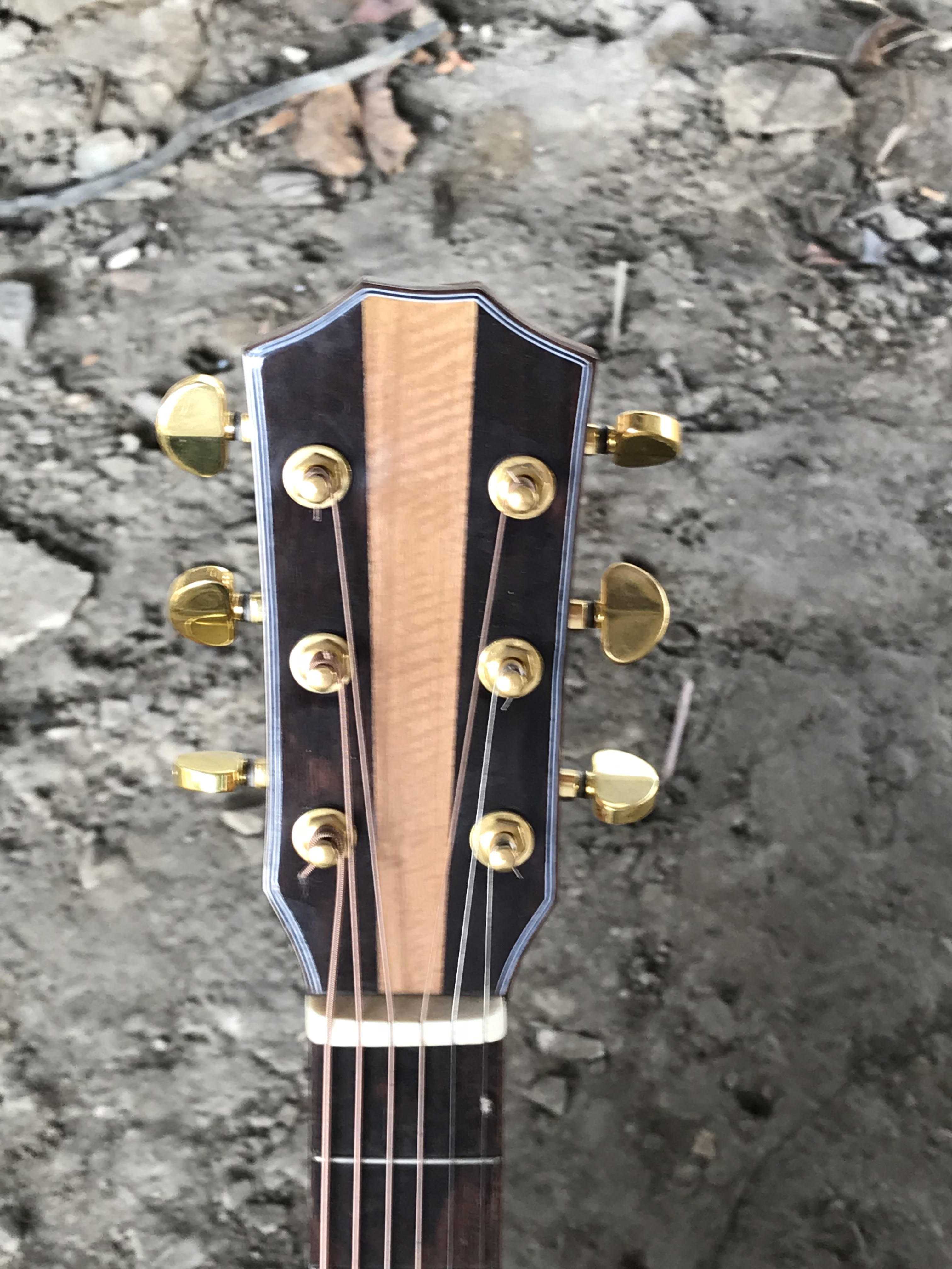 GUITAR ACOUSTIC GỖ MAPLE CƯỜM DÁNG OM