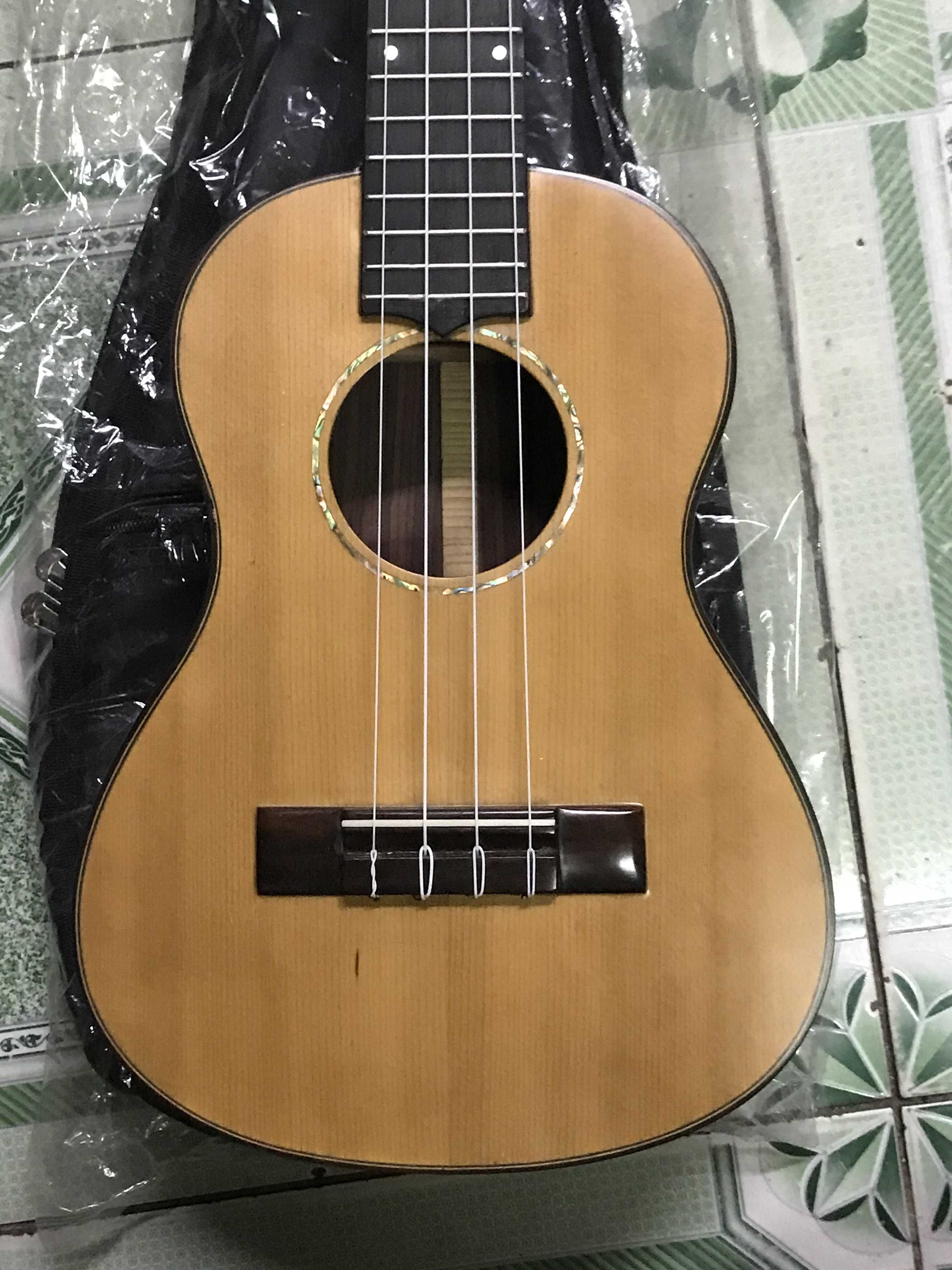 UKULELE GỖ CẨM ẤN