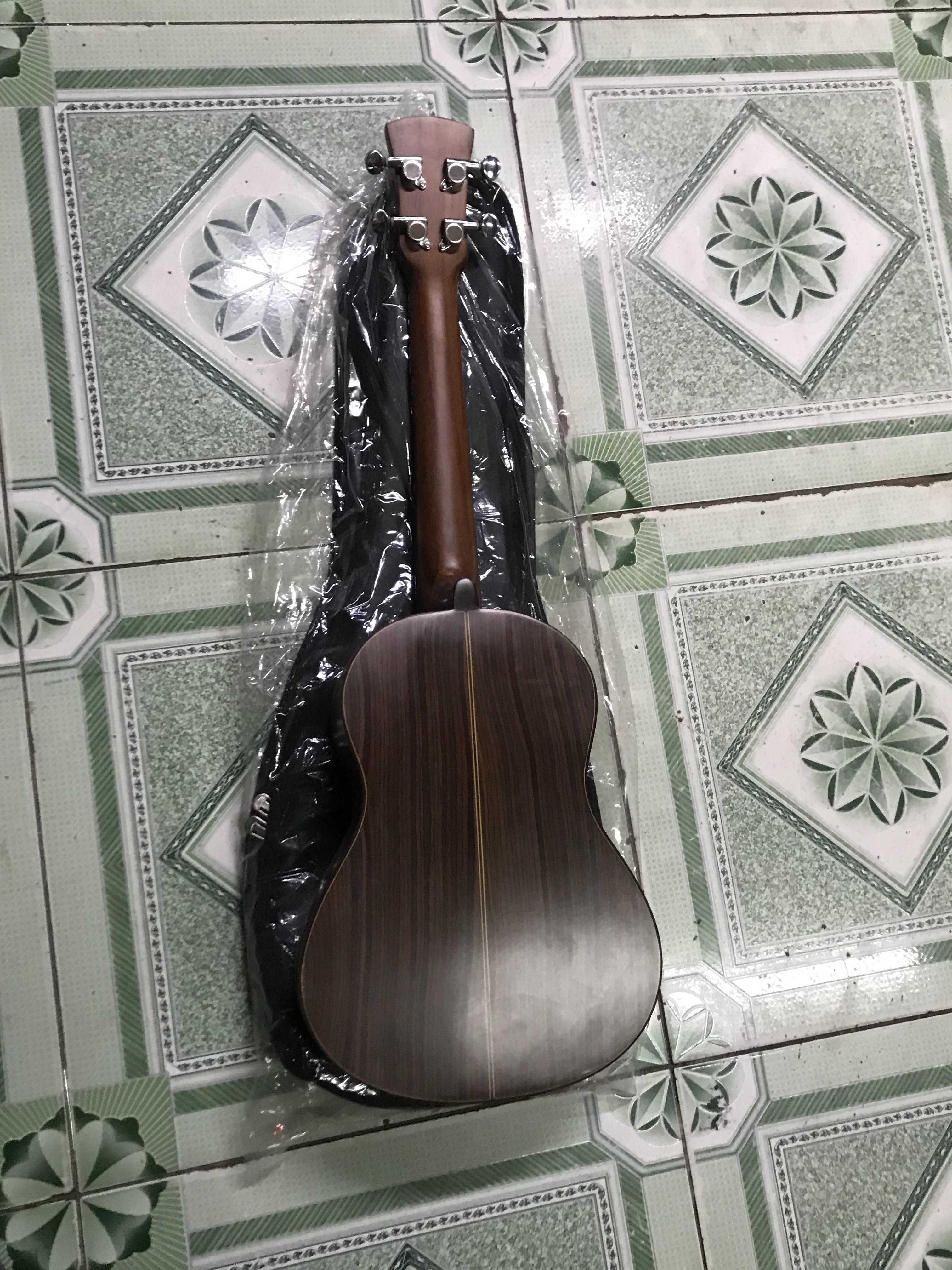 UKULELE GỖ CẨM ẤN