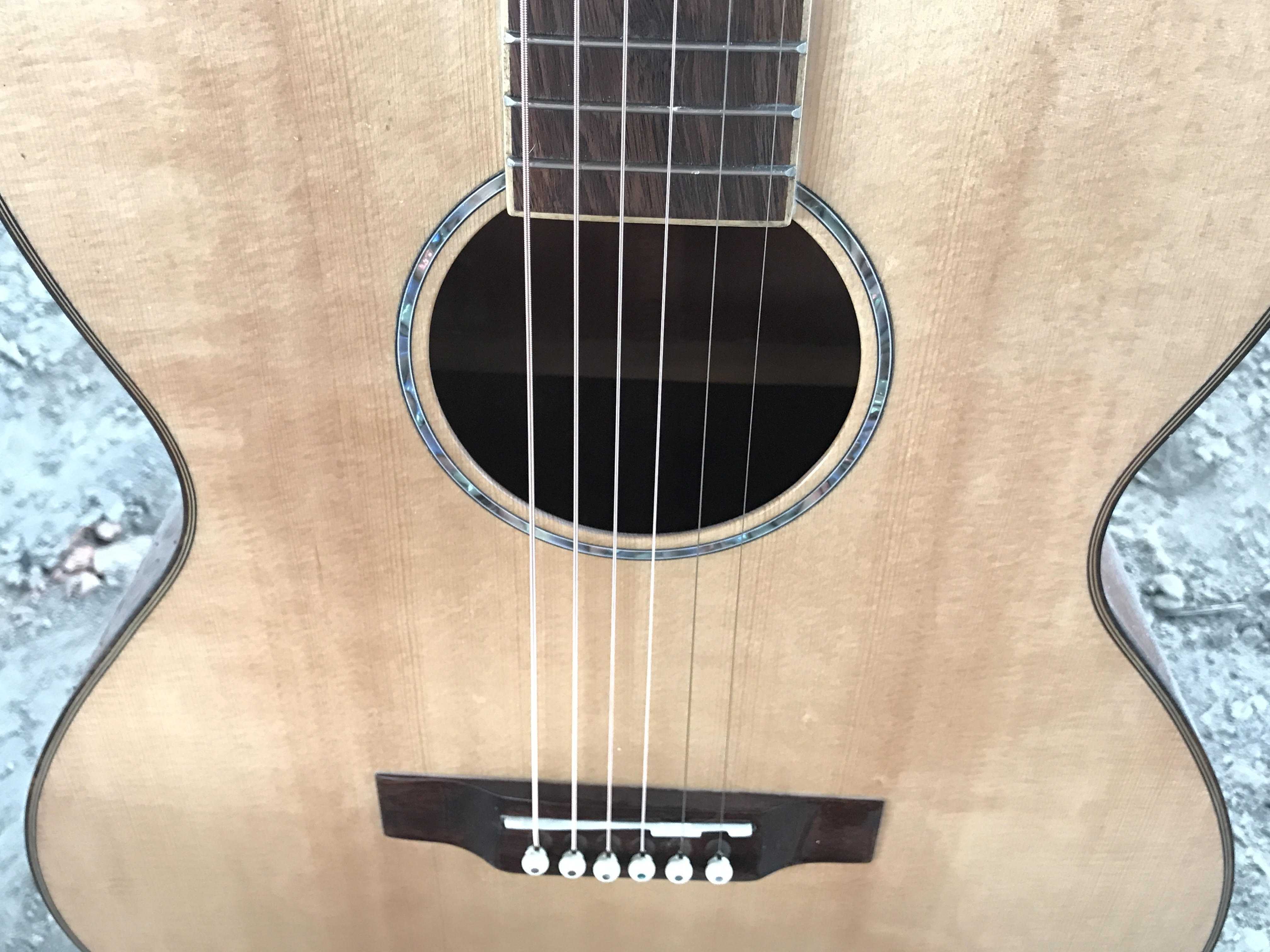 GUITAR ACOUSTIC GỖ HỒNG ĐÀO DÁNG OM