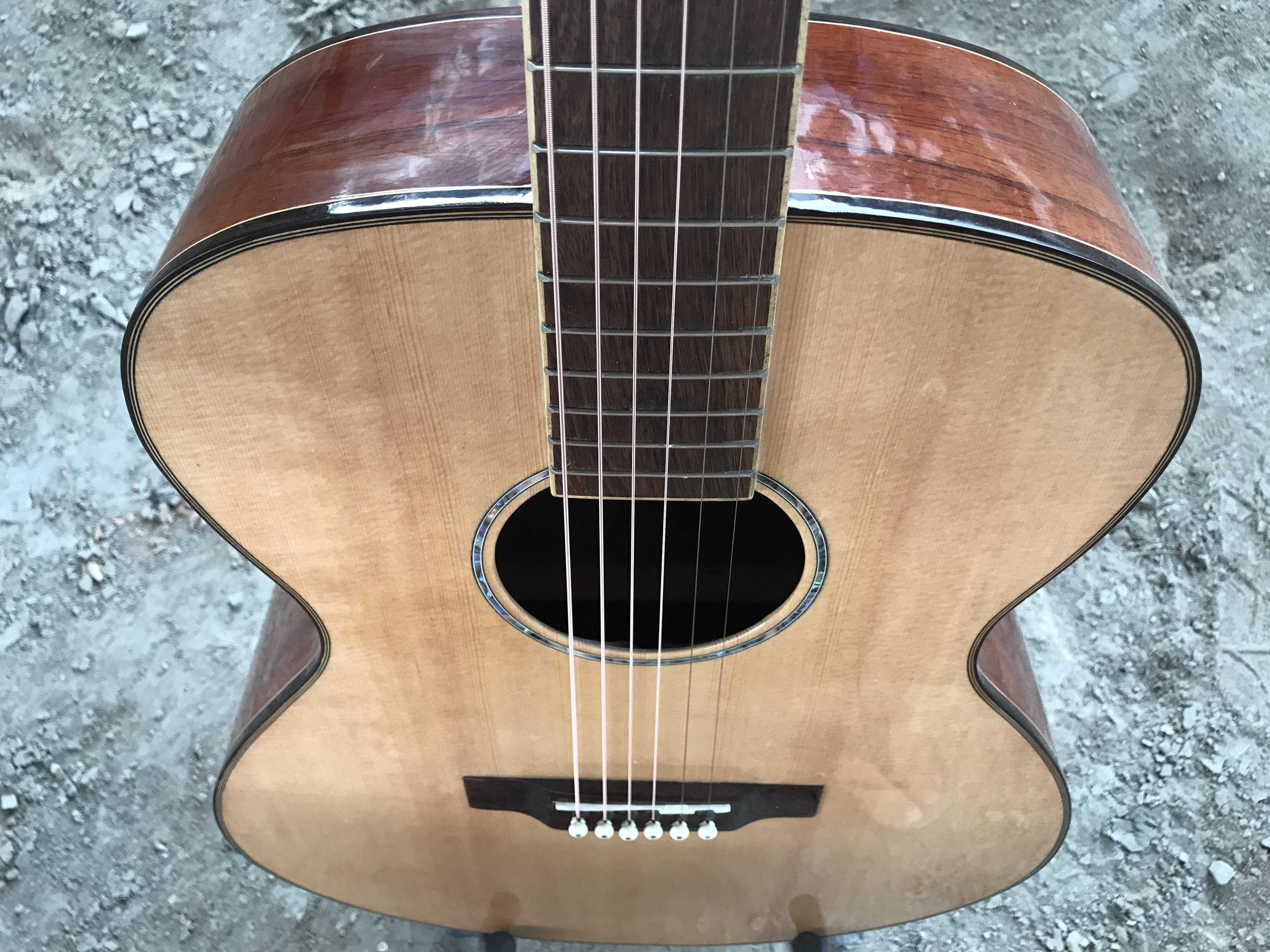 GUITAR ACOUSTIC GỖ HỒNG ĐÀO DÁNG OM