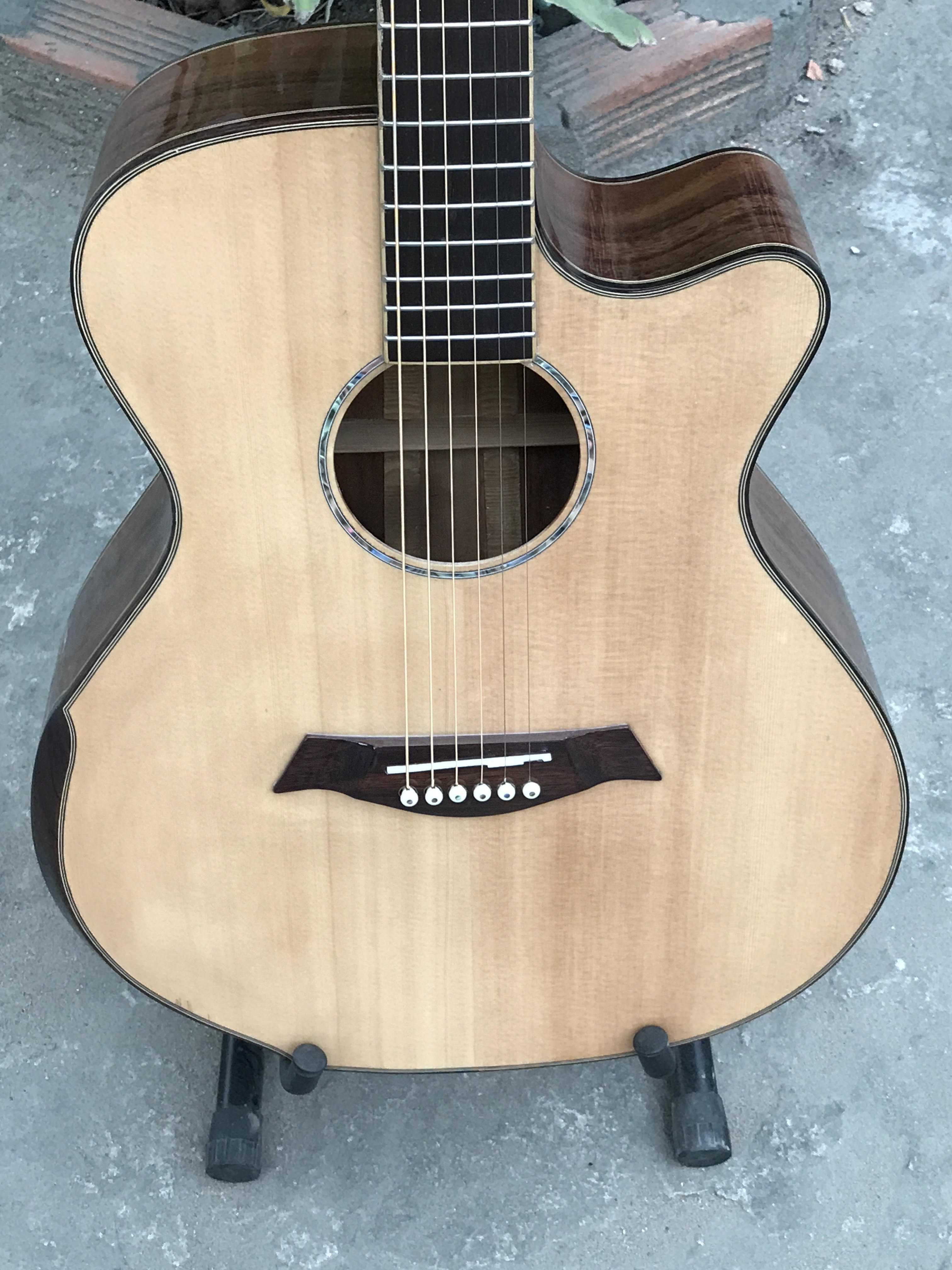 GUITAR ACOUSTIC GỖ ĐIỆP DÁNG A KHUYẾT VÁT TAY VÁT LƯNG