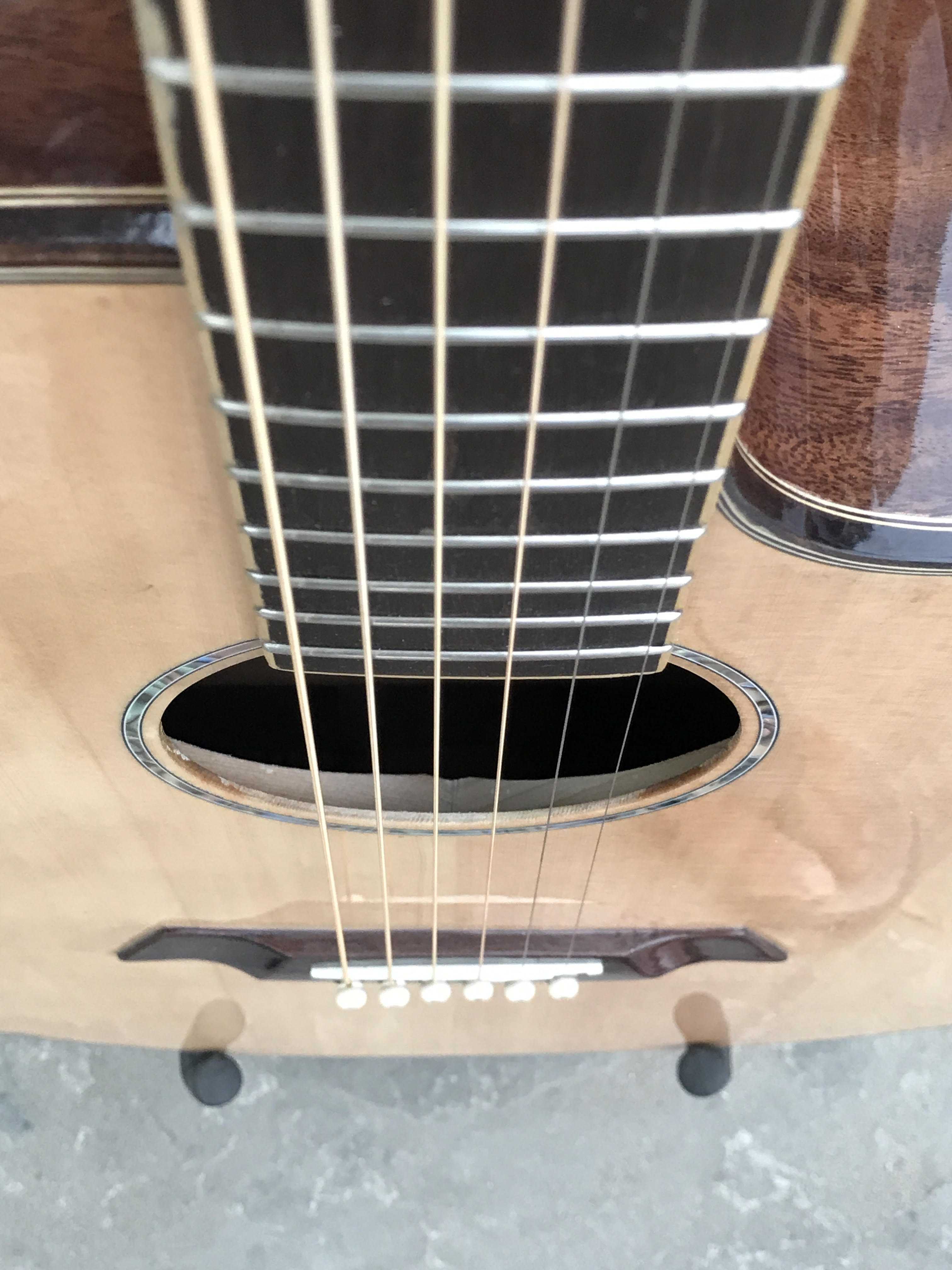 GUITAR ACOUSTIC GỖ ĐIỆP DÁNG A KHUYẾT VÁT TAY VÁT LƯNG