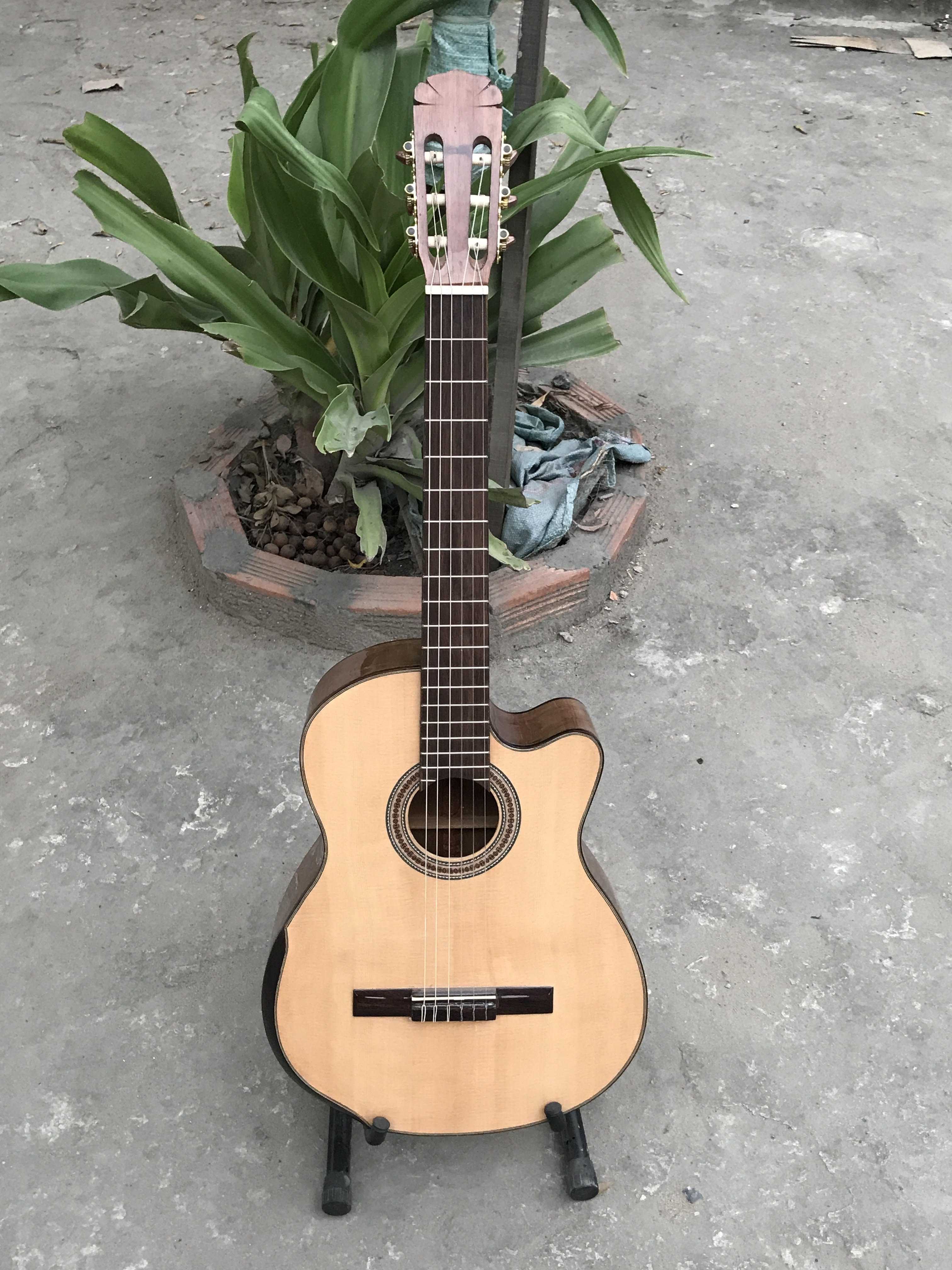 GUITAR GỖ BẰNG LĂNG CƯỜM KỸ DÁNG KHUYẾT