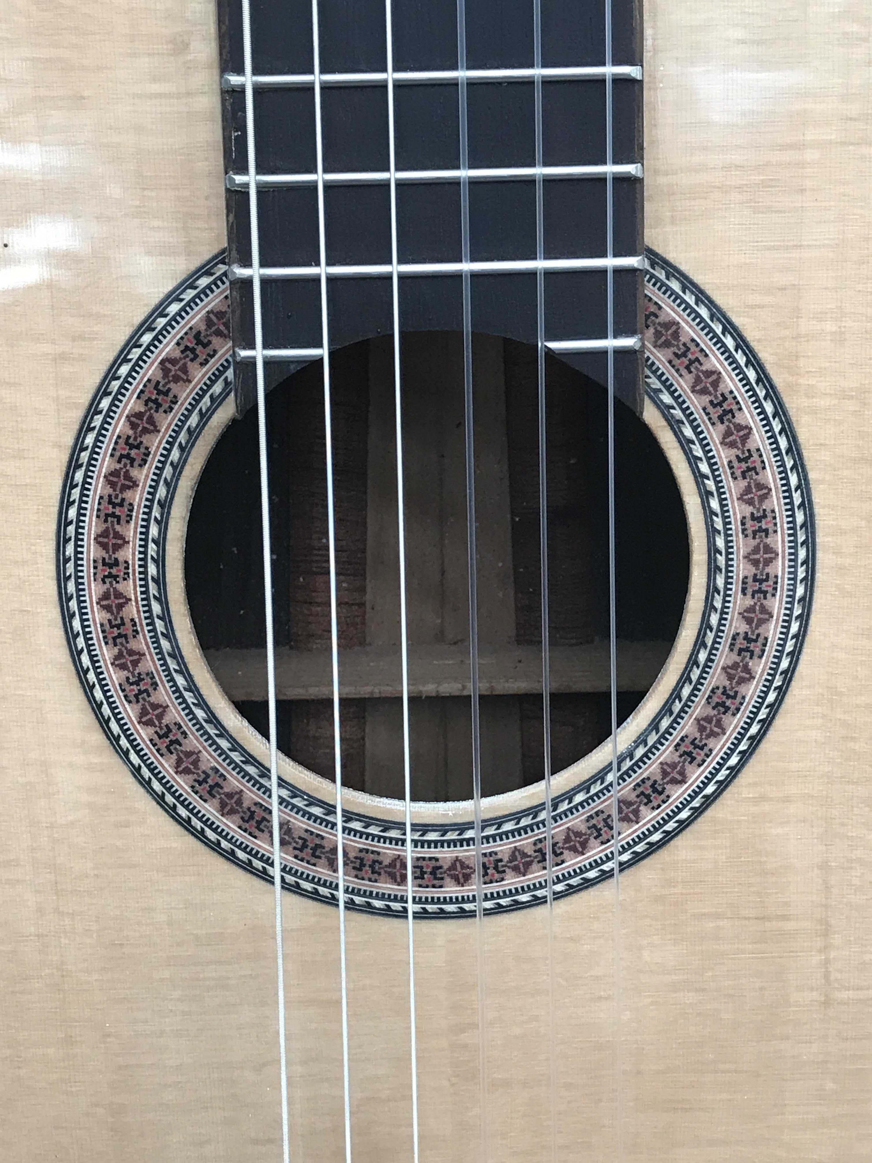 GUITAR CLASSIC GỖ BRAZILIAN ROSEWOOD DÁNG TRÒN