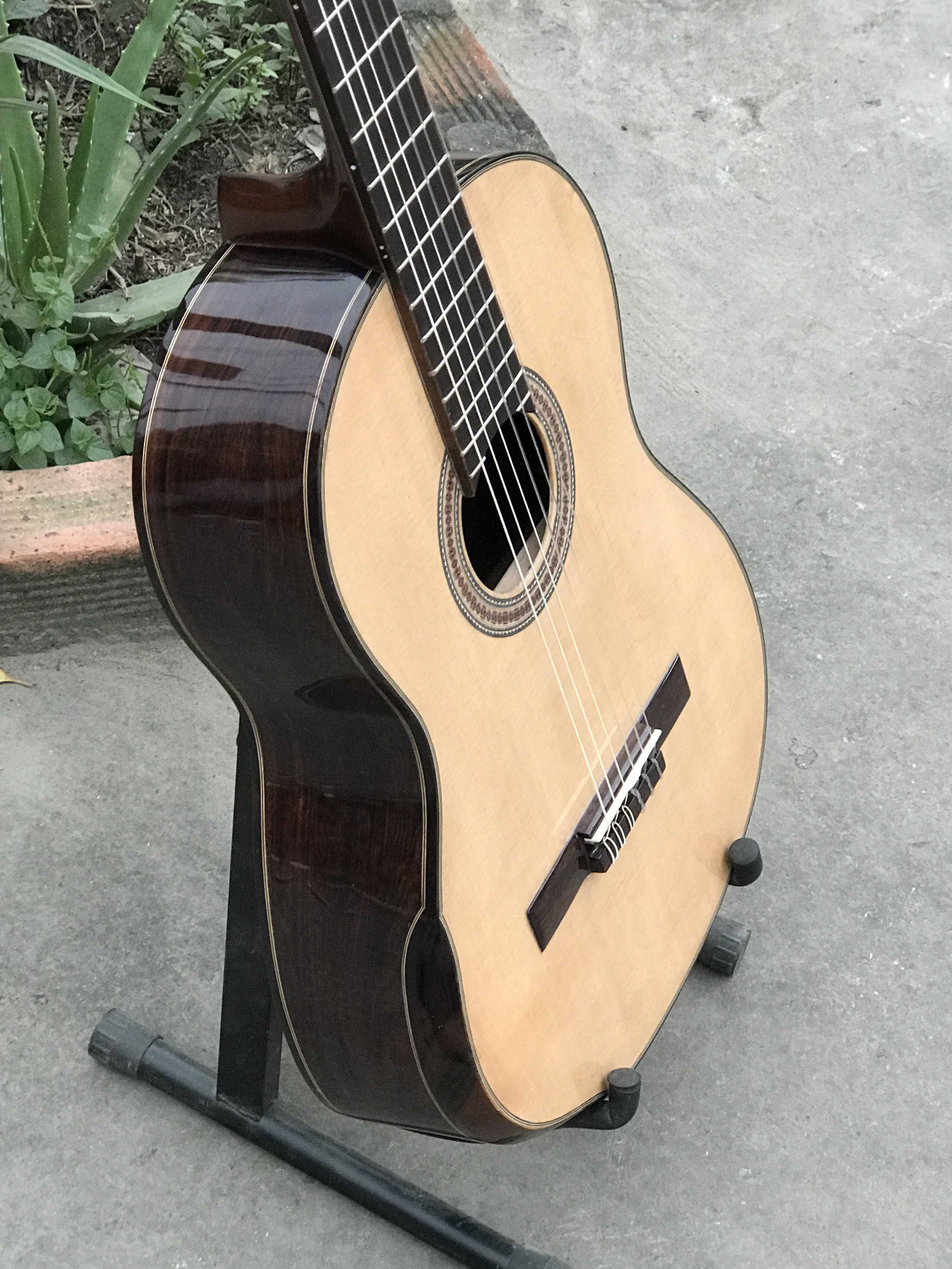 GUITAR CLASSIC GỖ BRAZILIAN ROSEWOOD DÁNG TRÒN