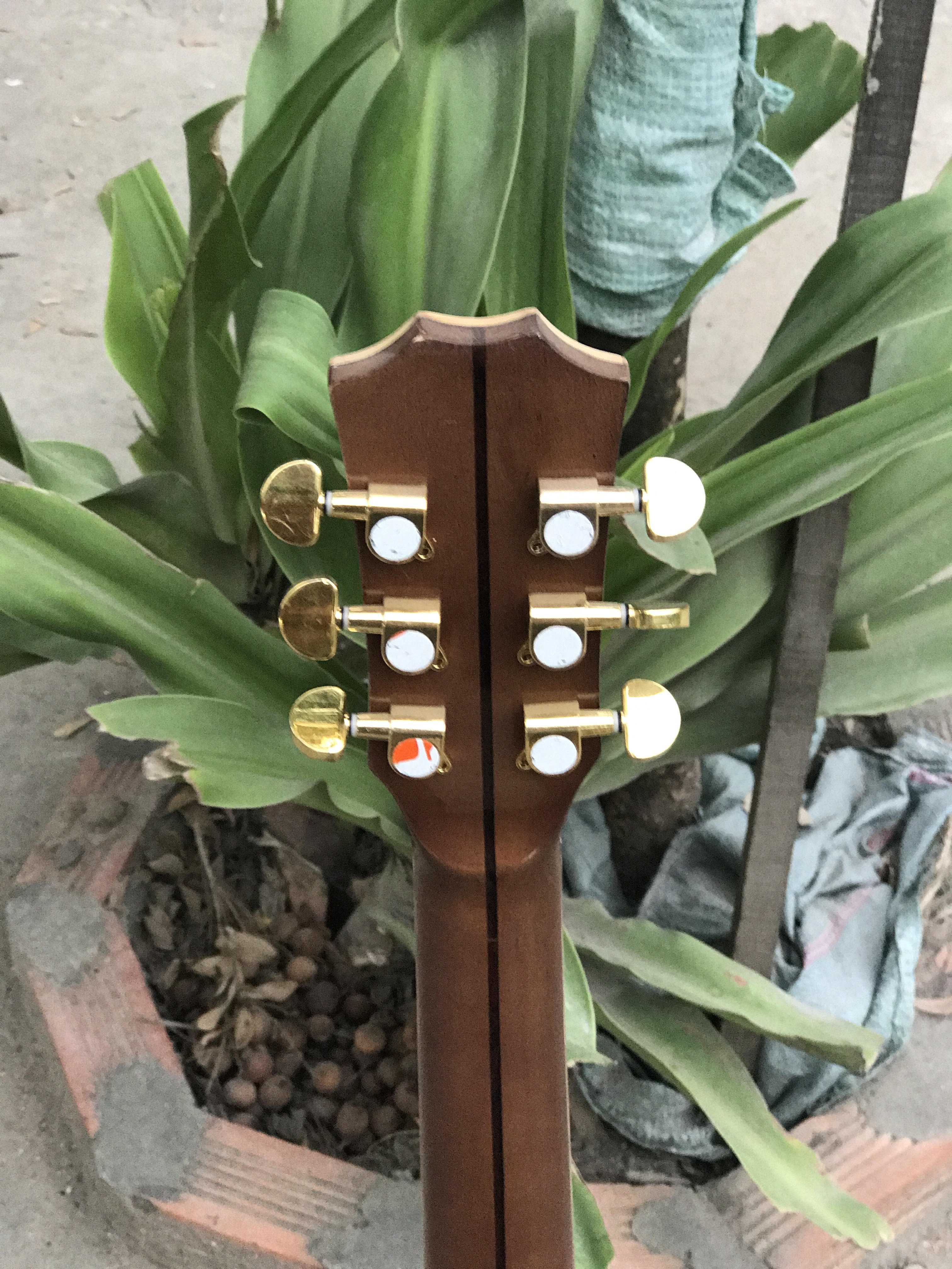 GUITAR ACOUSTIC GỖ BRAZILIAN ROSEWOOD DÁNG A KHUYẾT VÁT TAY VÁT LƯNG