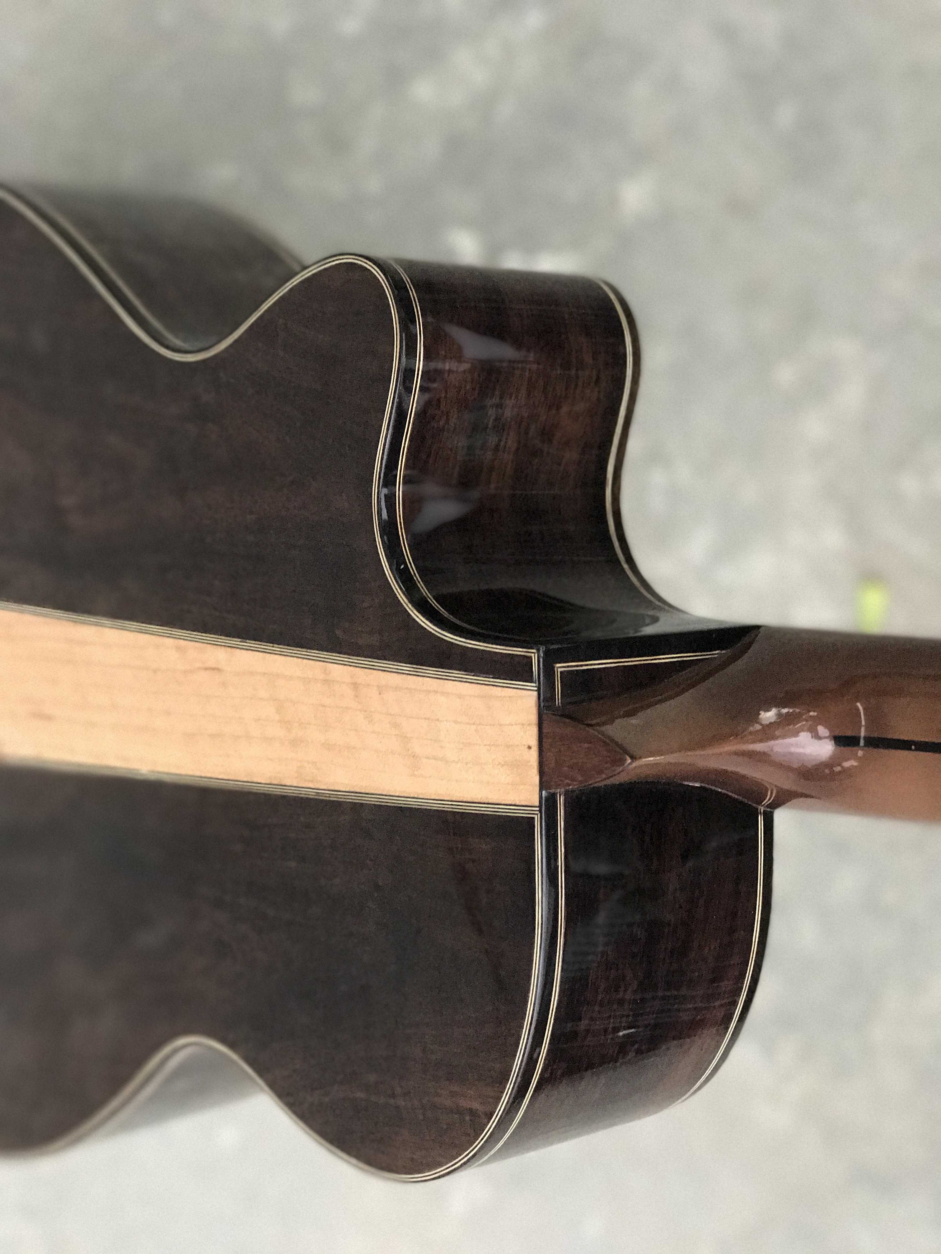 GUITAR ACOUSTIC GỖ BRAZILIAN ROSEWOOD DÁNG A KHUYẾT VÁT TAY VÁT LƯNG