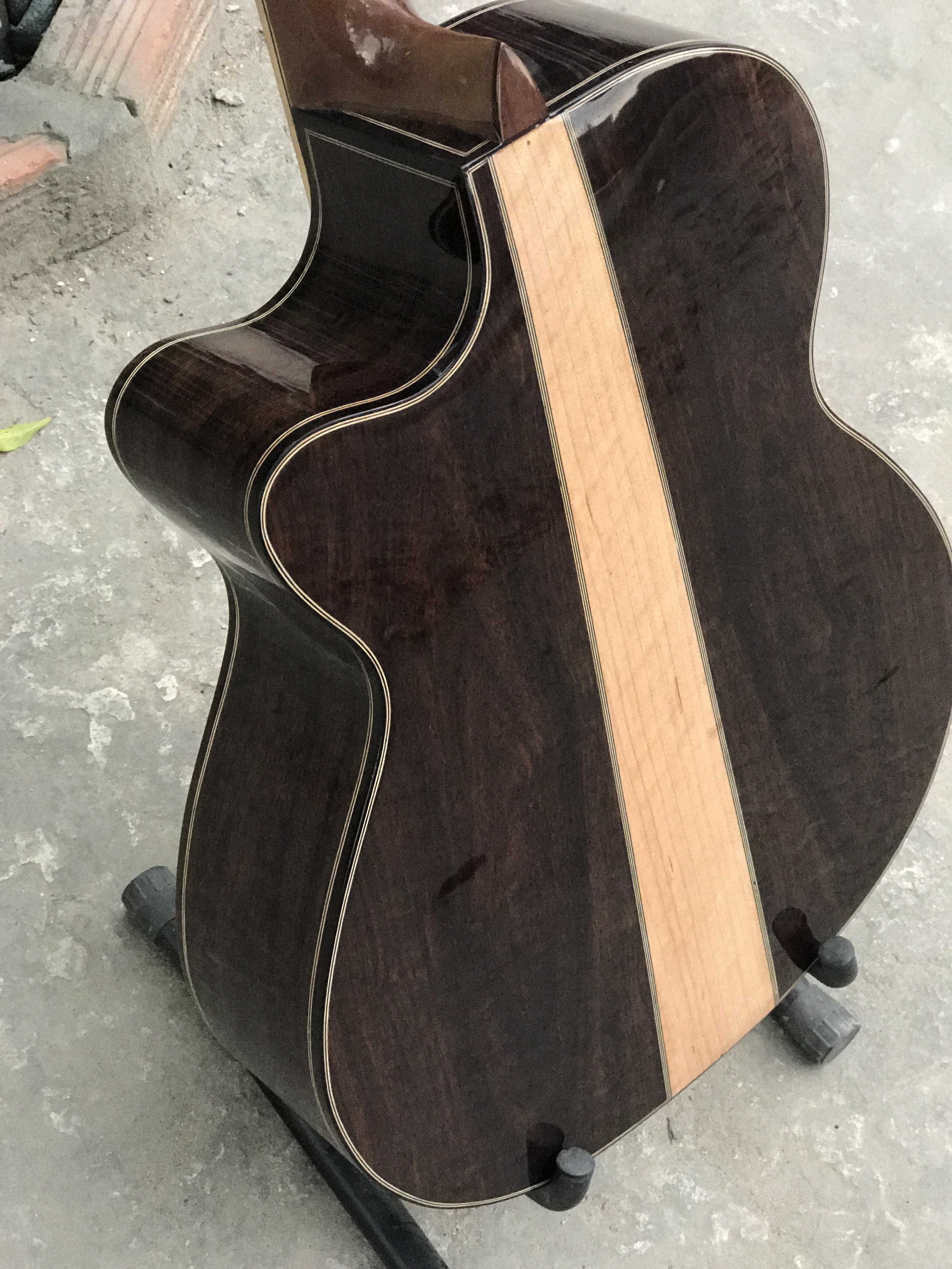 GUITAR ACOUSTIC GỖ BRAZILIAN ROSEWOOD DÁNG A KHUYẾT VÁT TAY VÁT LƯNG