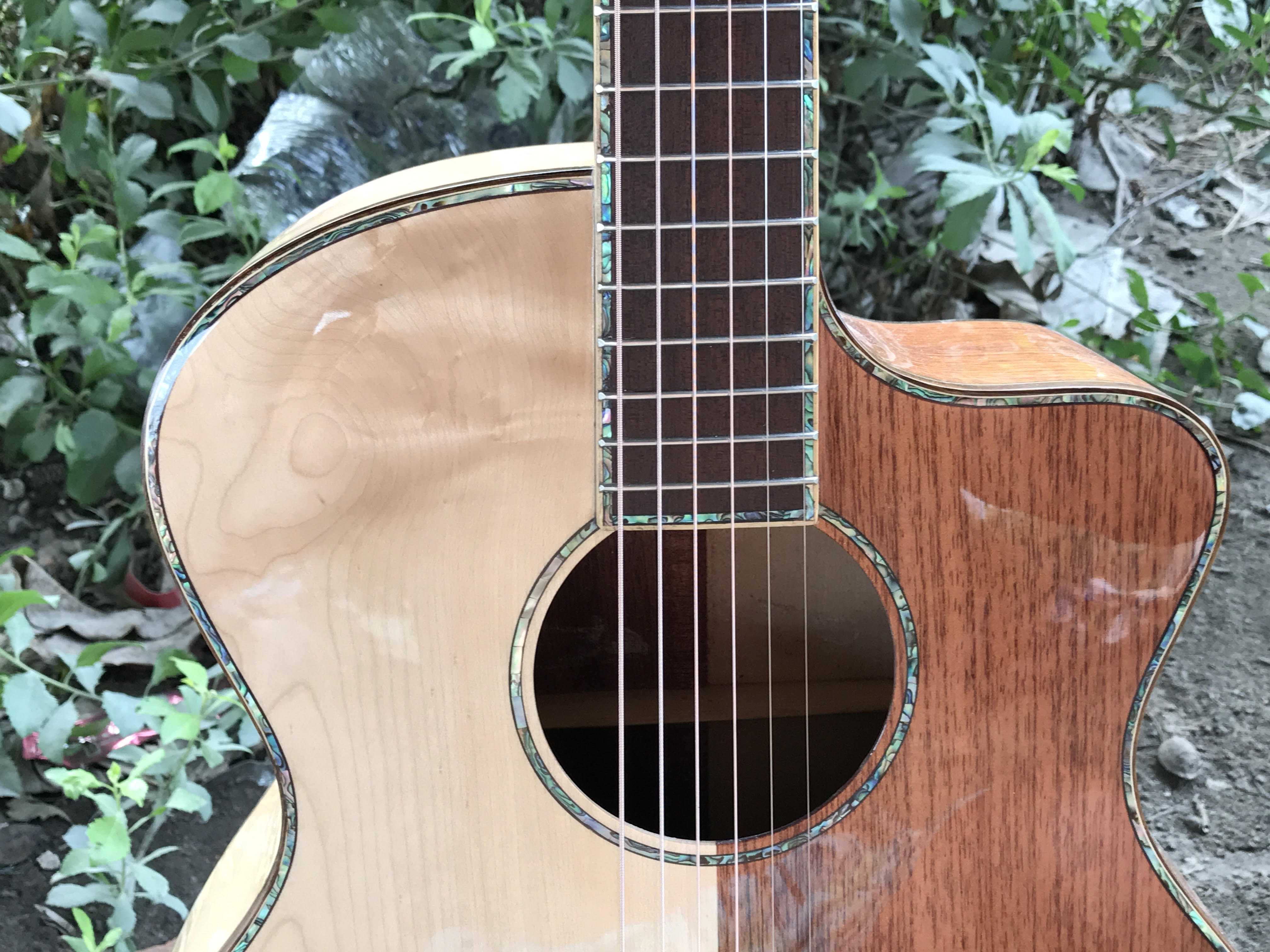 GUITAR GỖ MAPLE KẾT HỢP VỚI HỒNG MỘC CẨN XÀ CỪ TUYỆT PHẨM 