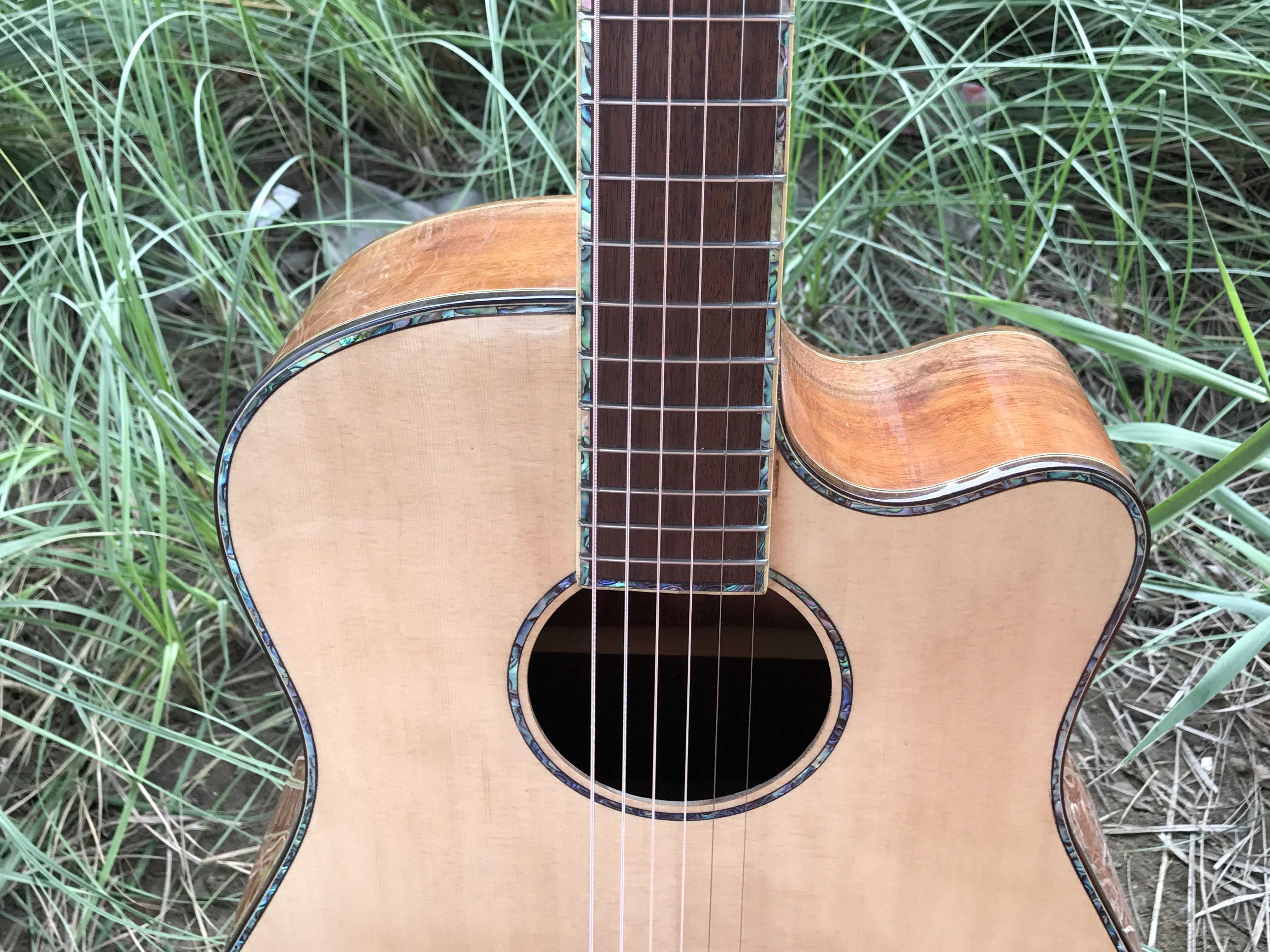 GUITAR ACOUSTIC GỖ KOA MỸ DÁNG D KHUYẾTCẨN XÀ CỪ TUYỆT PHẨM 