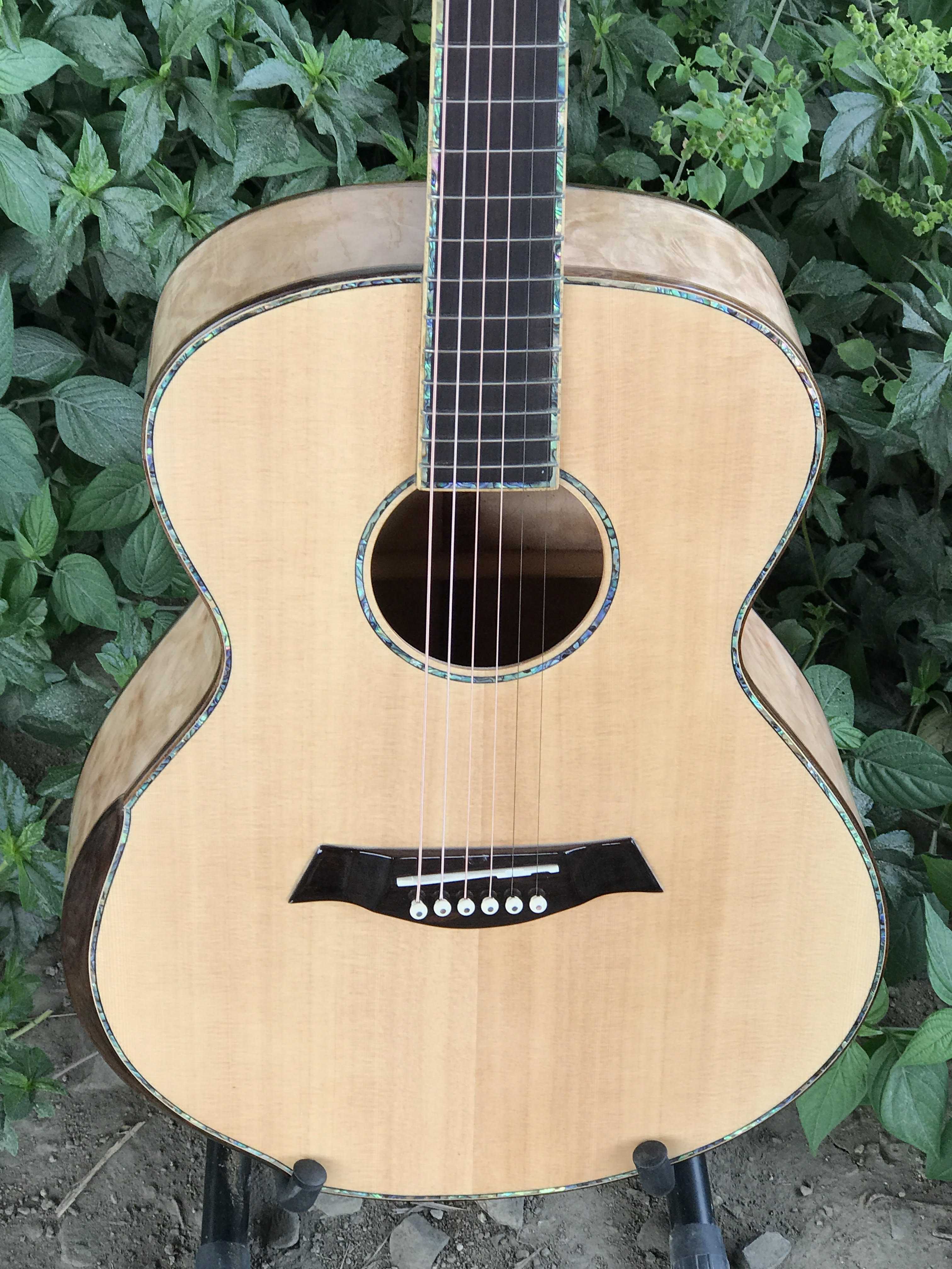 GUITAR ACOUSTIC GỖ MAPLE NU DÁNG OM CẨN XÀ CỪ VIP 