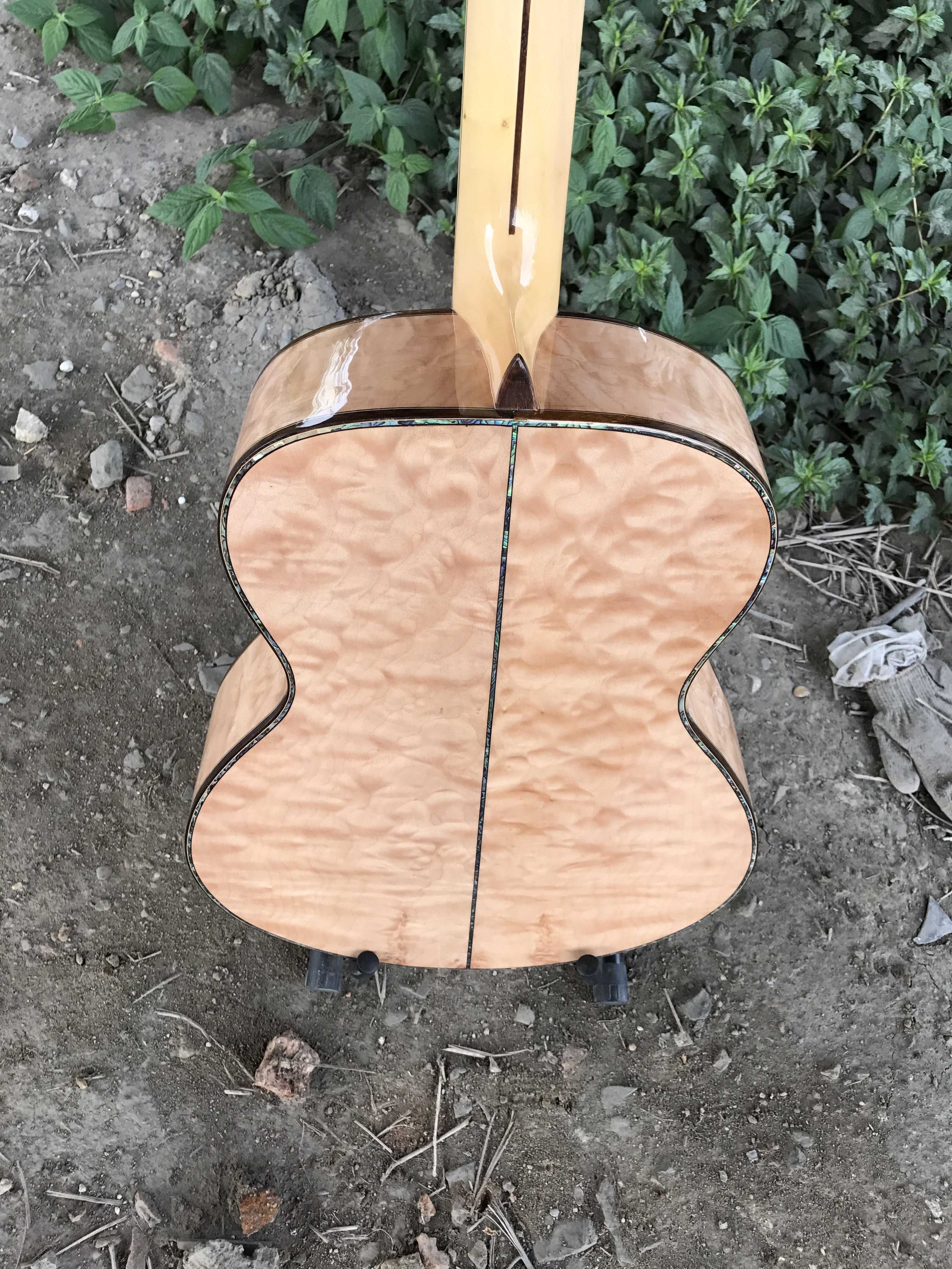 GUITAR ACOUSTIC GỖ MAPLE NU DÁNG OM CẨN XÀ CỪ VIP 