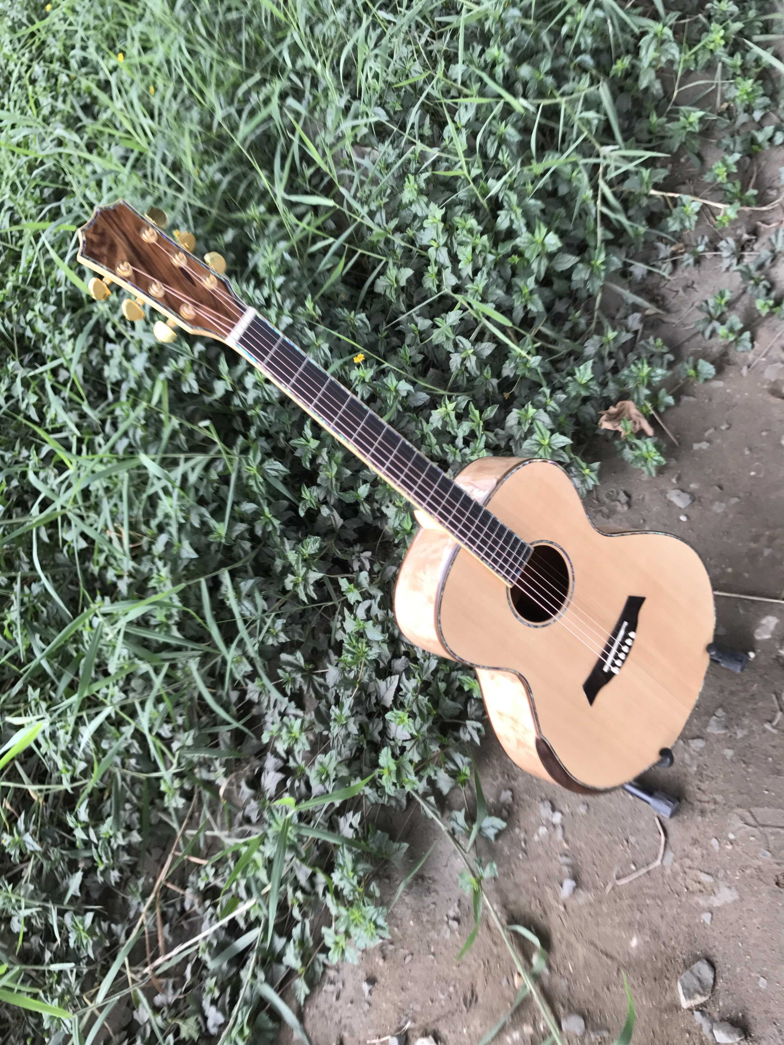 GUITAR ACOUSTIC GỖ MAPLE NU DÁNG OM CẨN XÀ CỪ VIP 