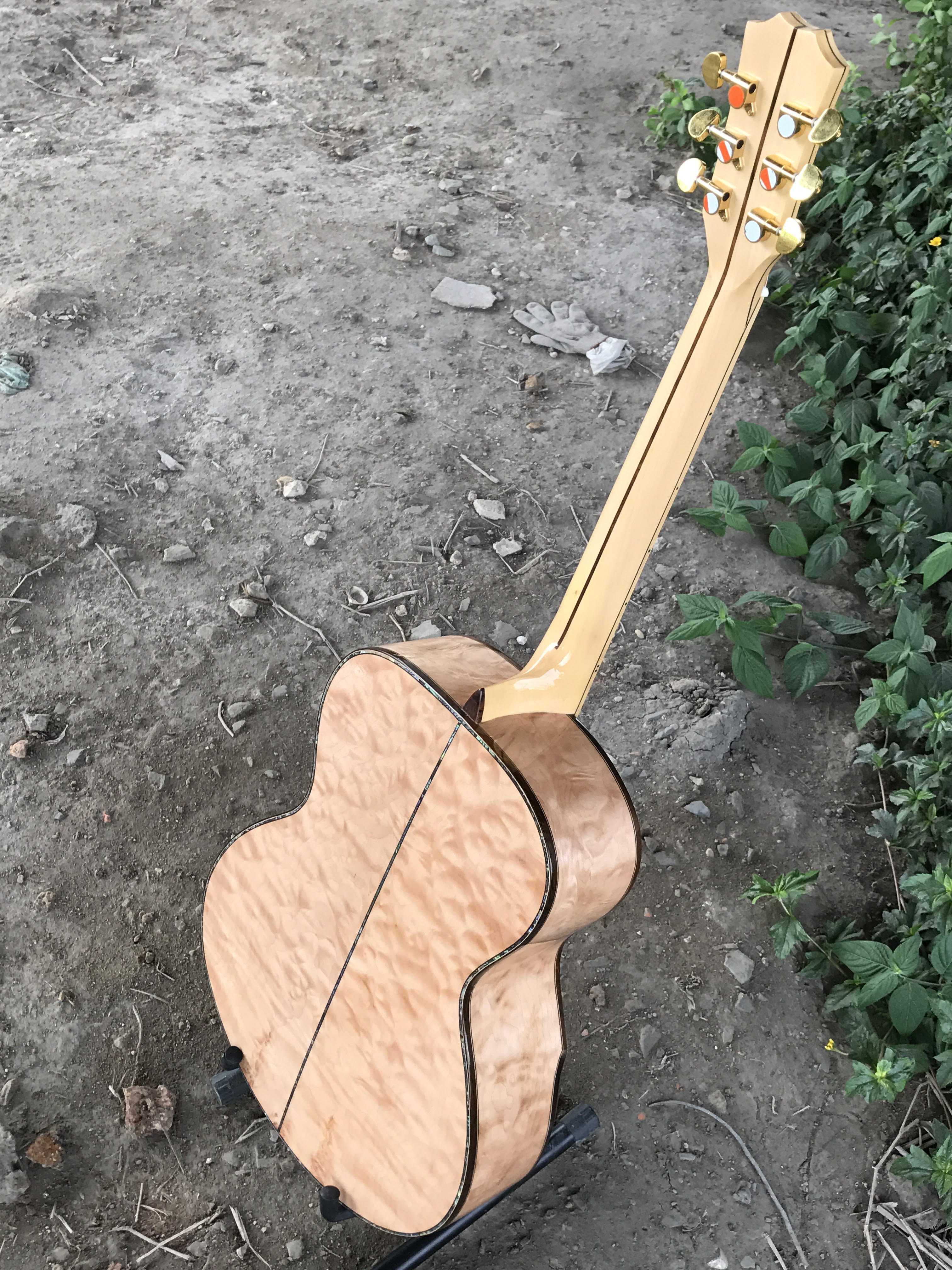 GUITAR ACOUSTIC GỖ MAPLE NU DÁNG OM CẨN XÀ CỪ VIP 